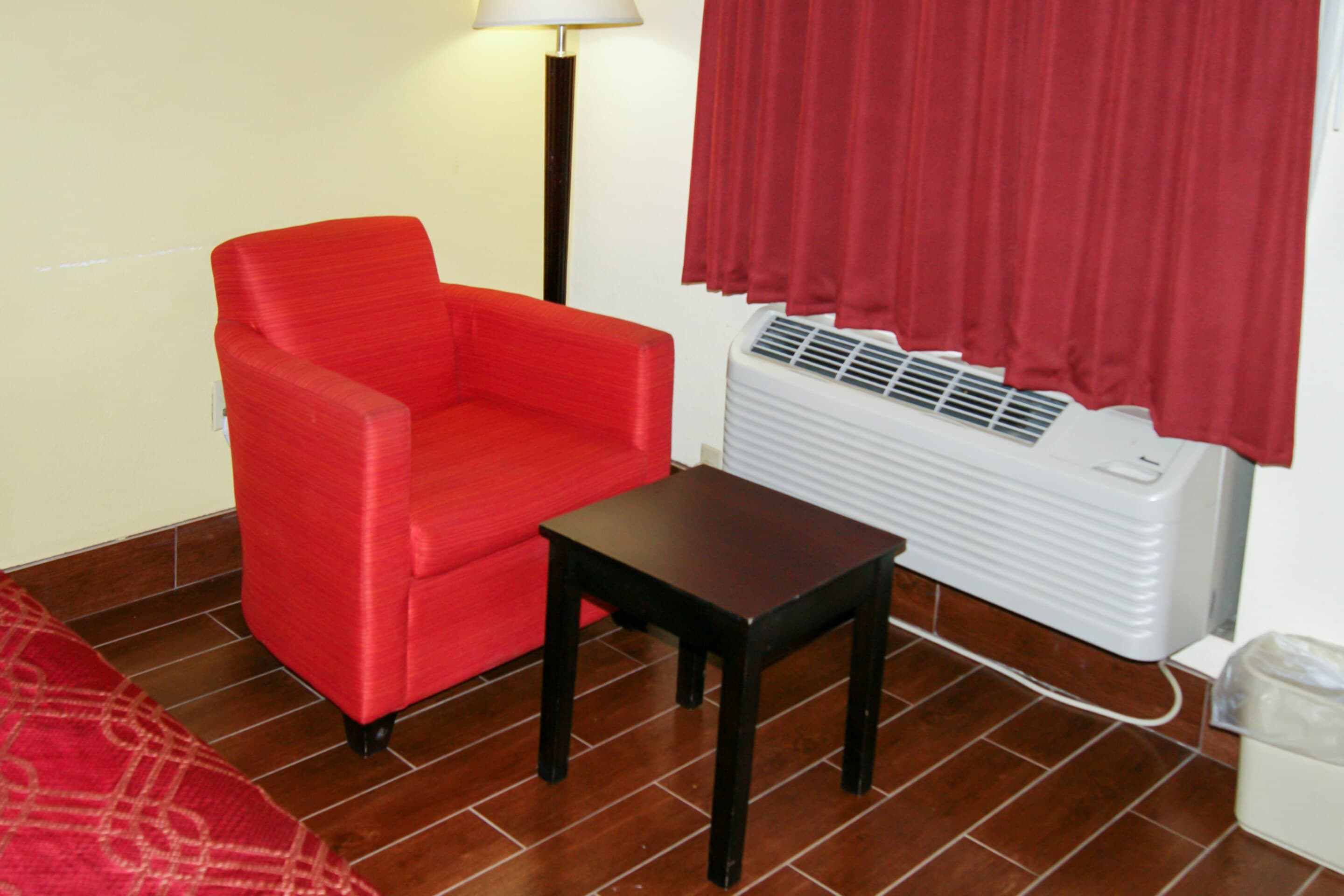 Econo Lodge Inn & Suites West - Energy Corridor — 8