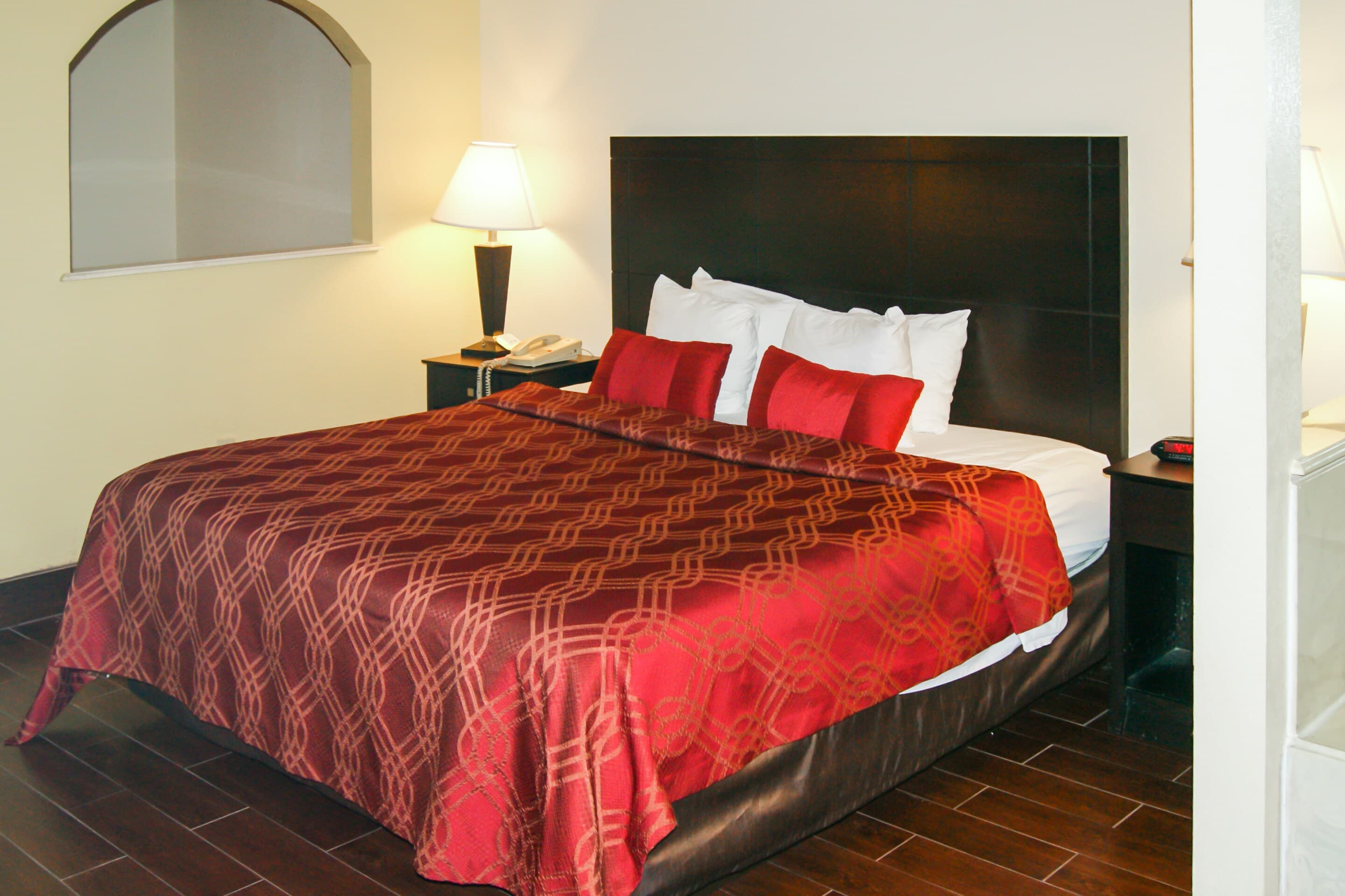 Econo Lodge Inn & Suites West - Energy Corridor - Image 2