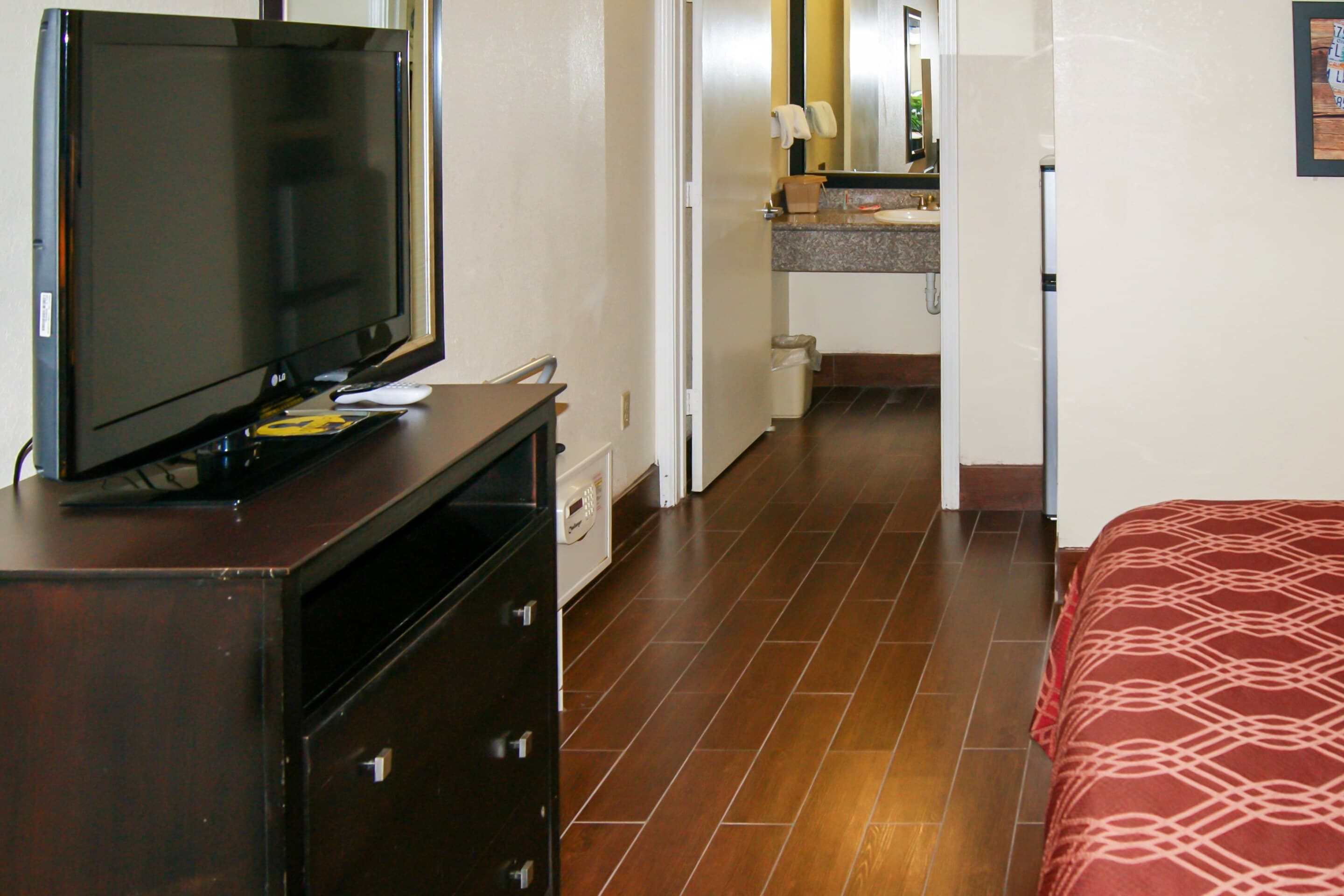 Econo Lodge Inn & Suites West - Energy Corridor — 20