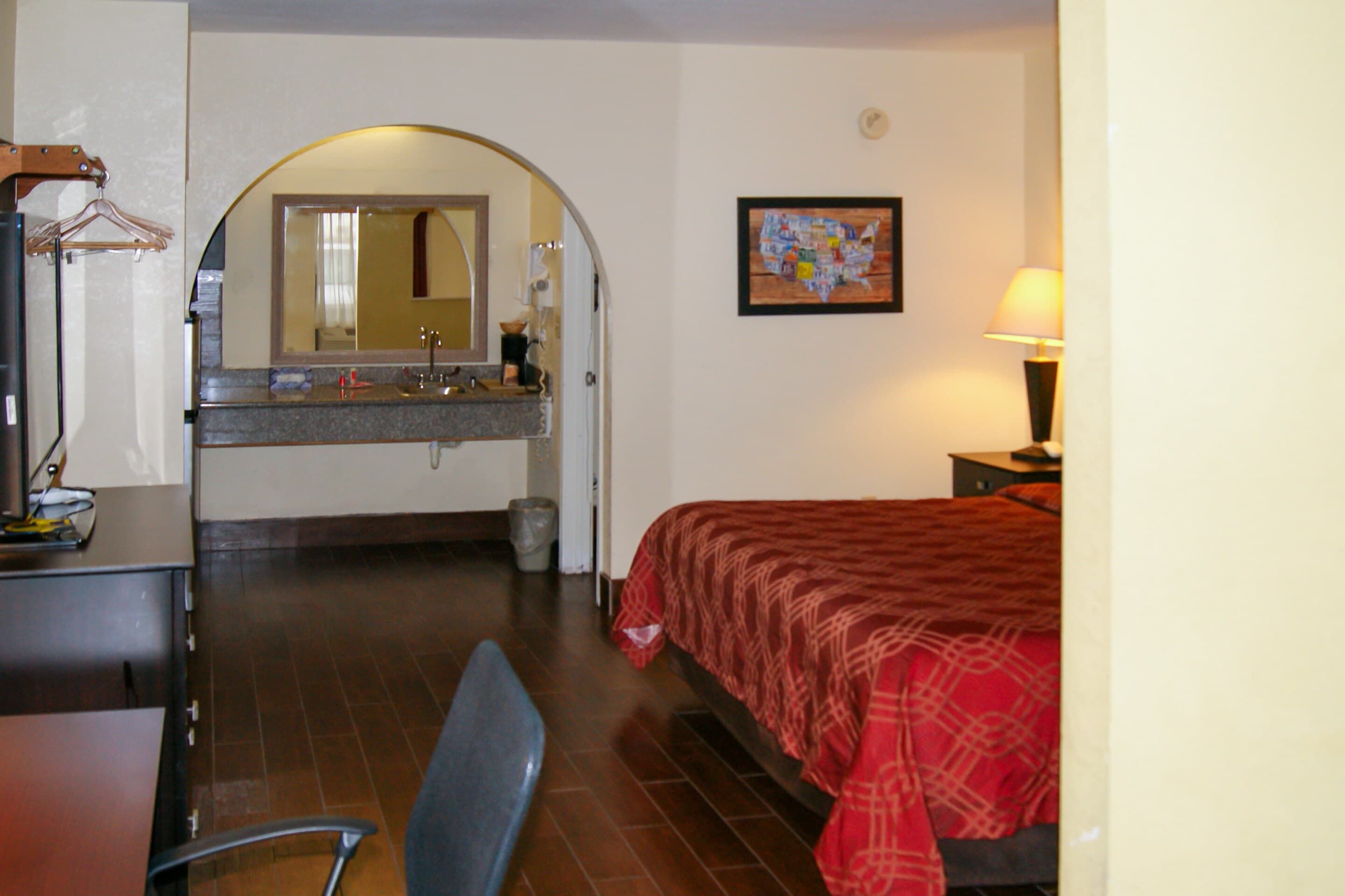 Econo Lodge Inn & Suites West - Energy Corridor — 23