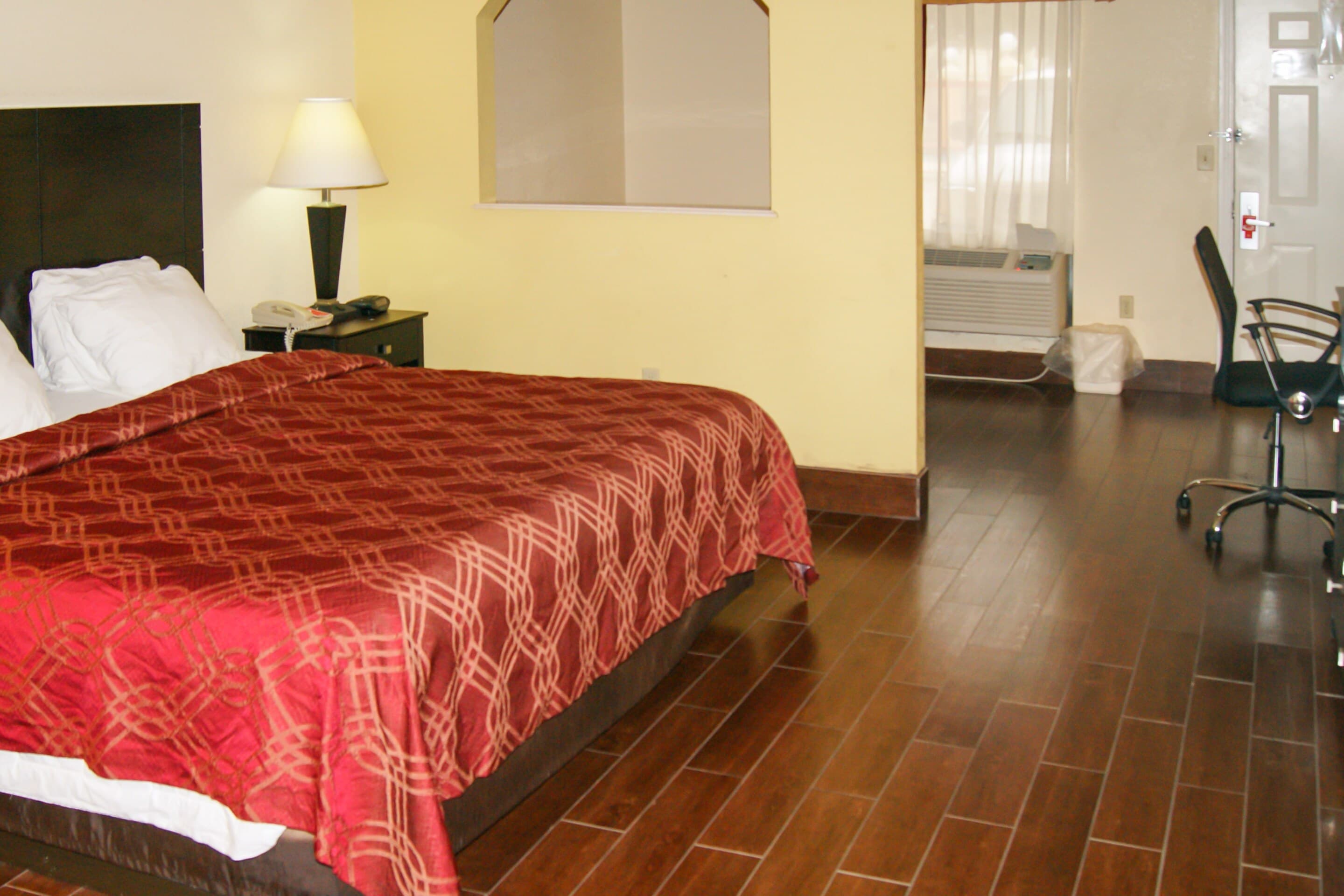 Econo Lodge Inn & Suites West - Energy Corridor — 24