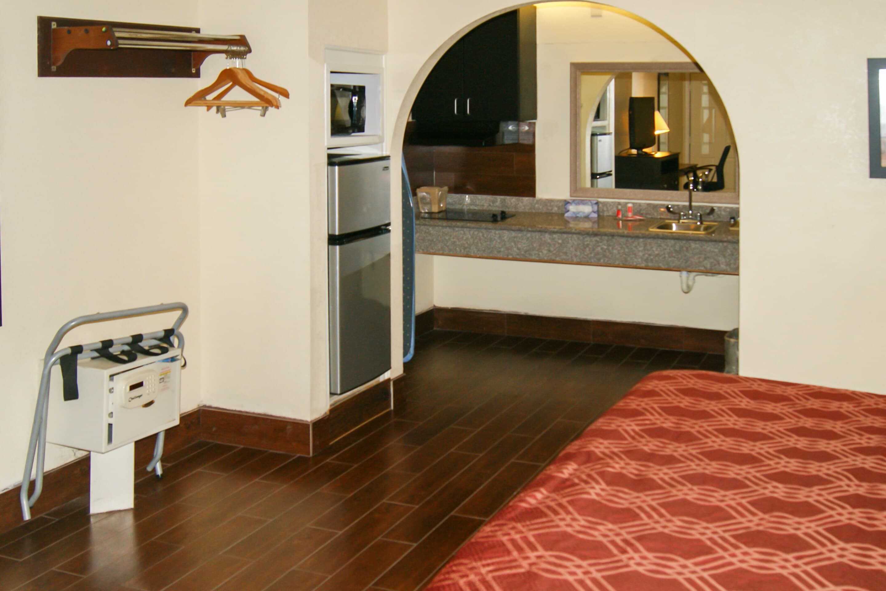 Econo Lodge Inn & Suites West - Energy Corridor — 26
