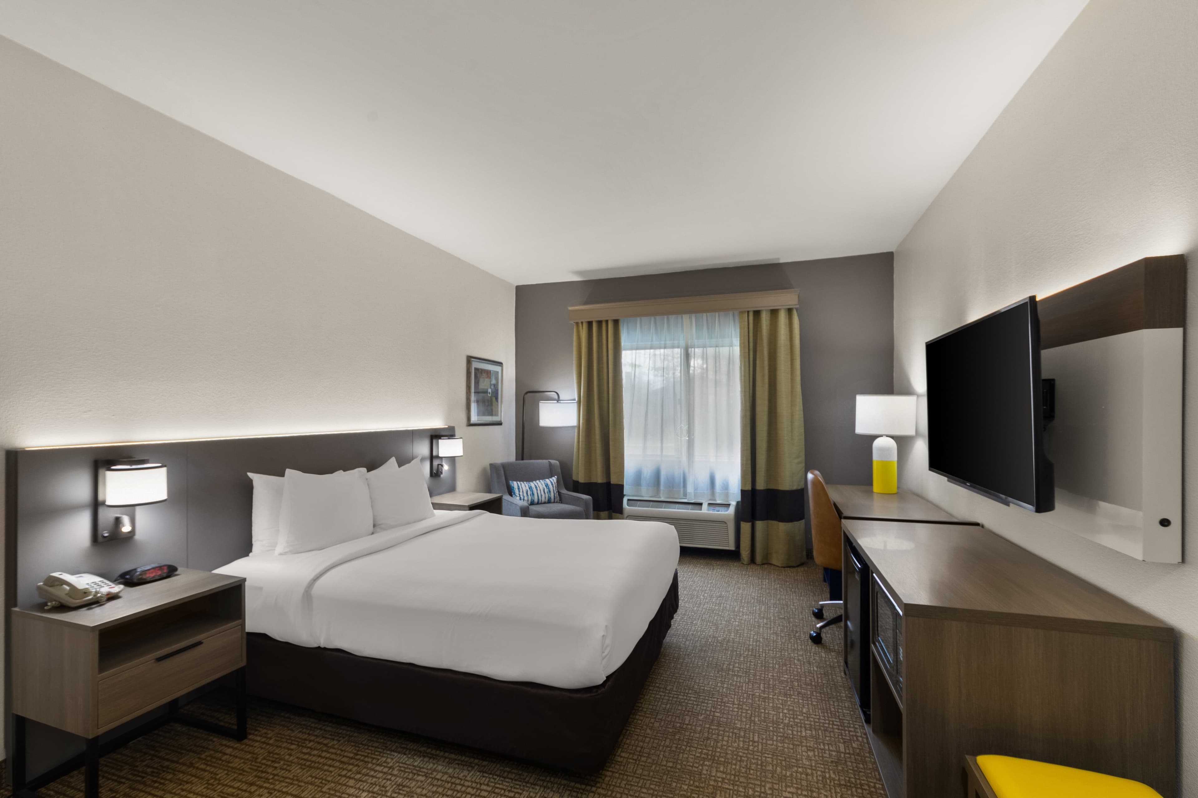 Comfort Inn & Suites Austin North Loop — 2