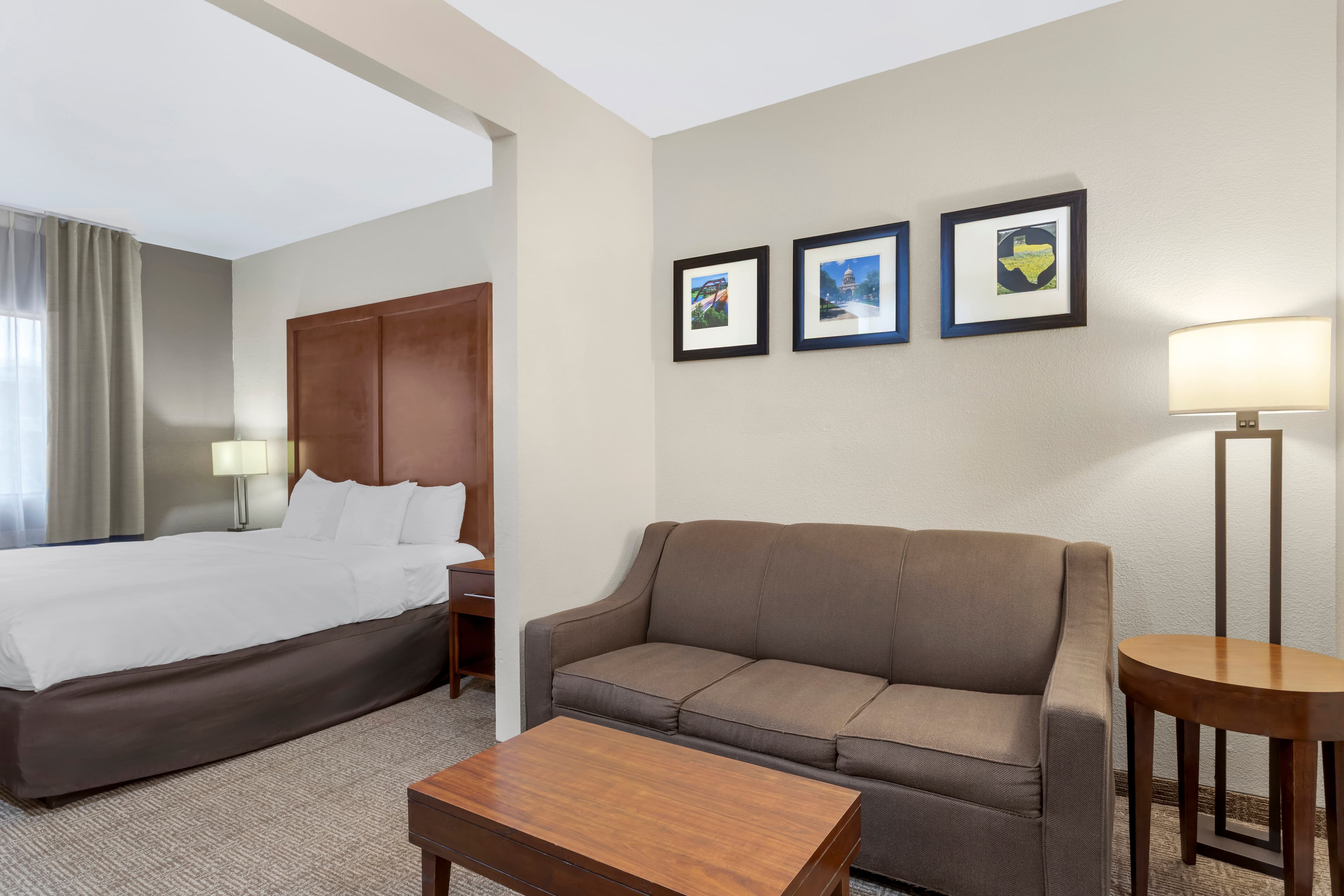 Comfort Suites Brenham - Image 3