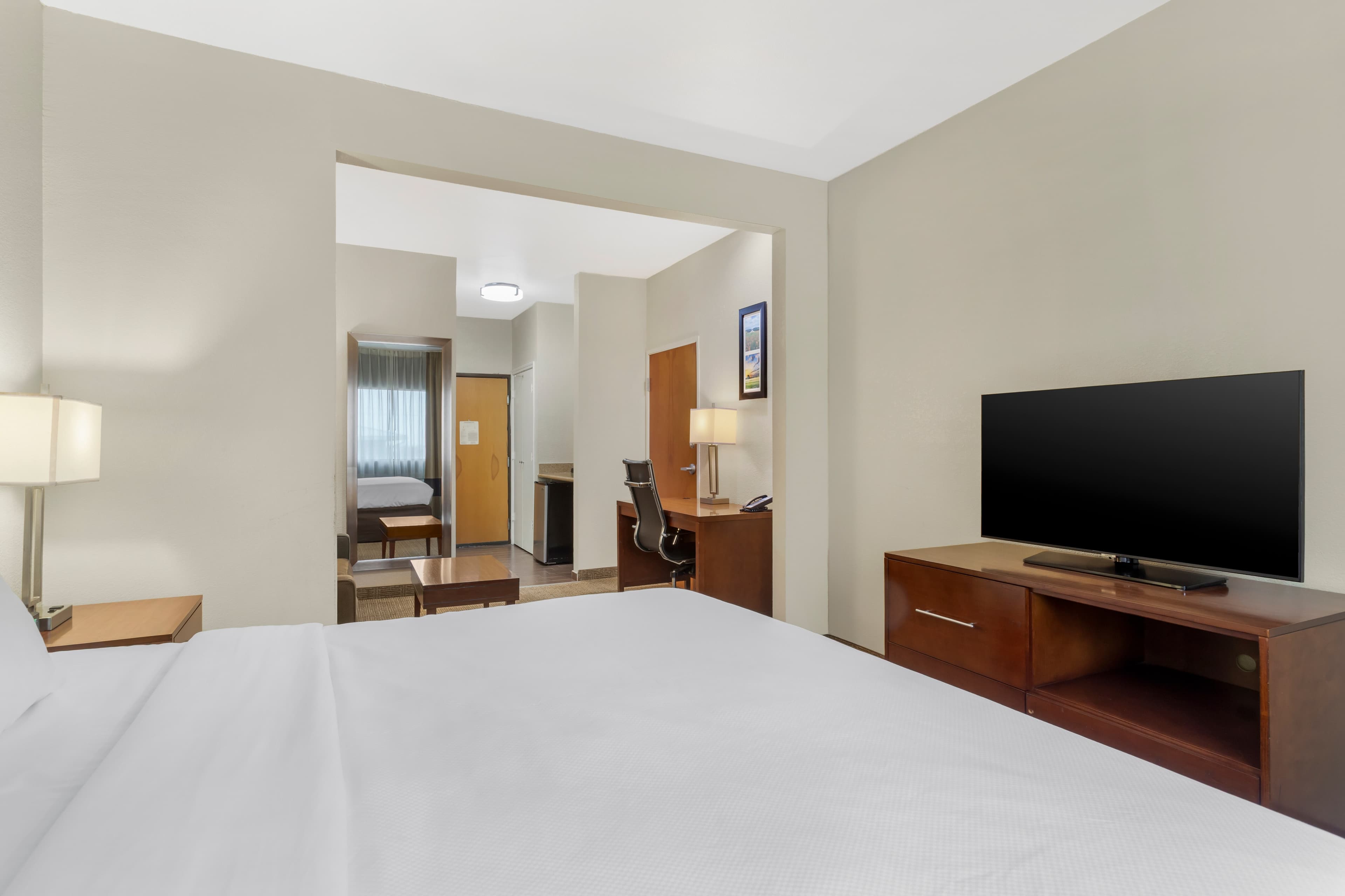 Comfort Suites Brenham - Image 5