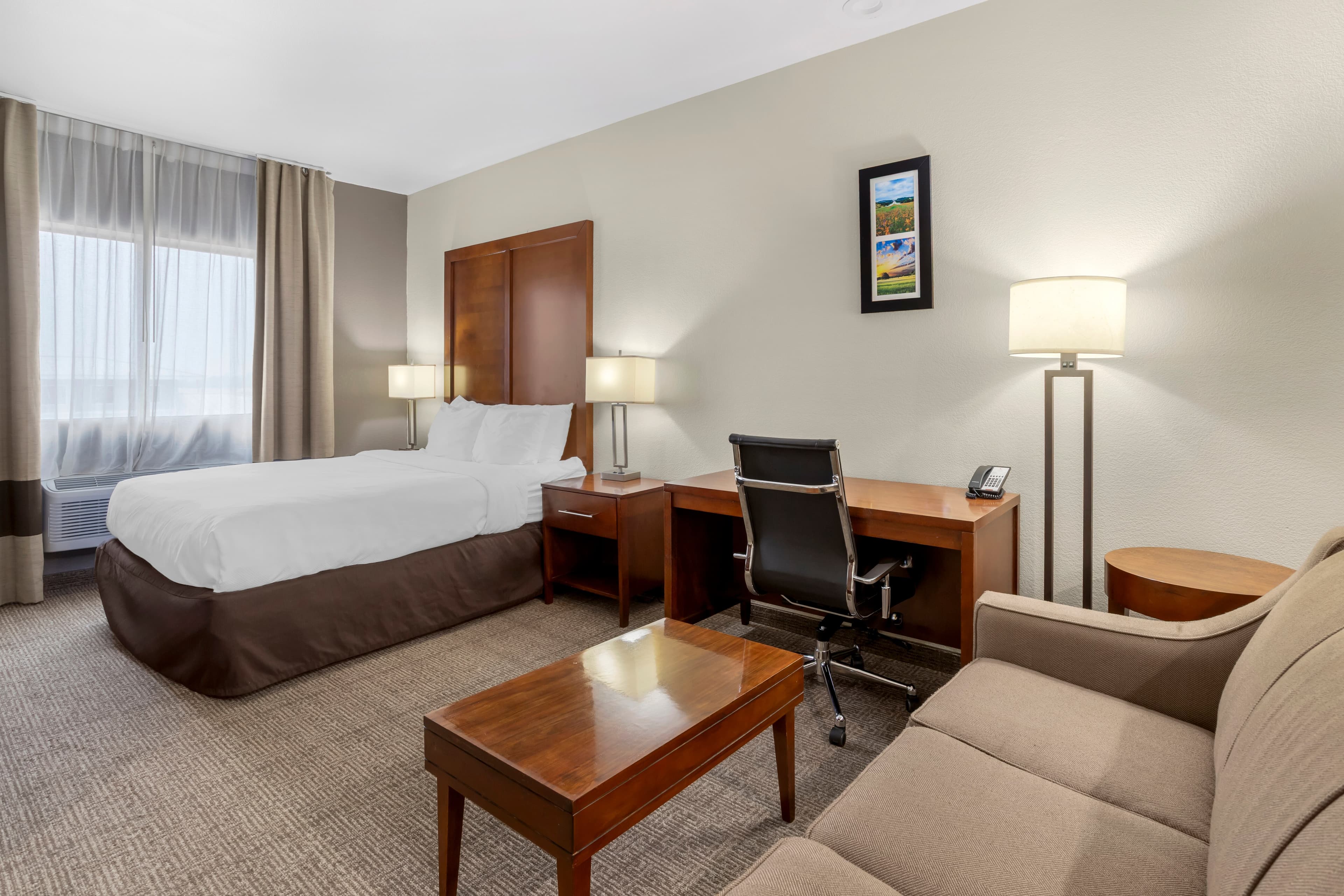 Comfort Suites Brenham — 19