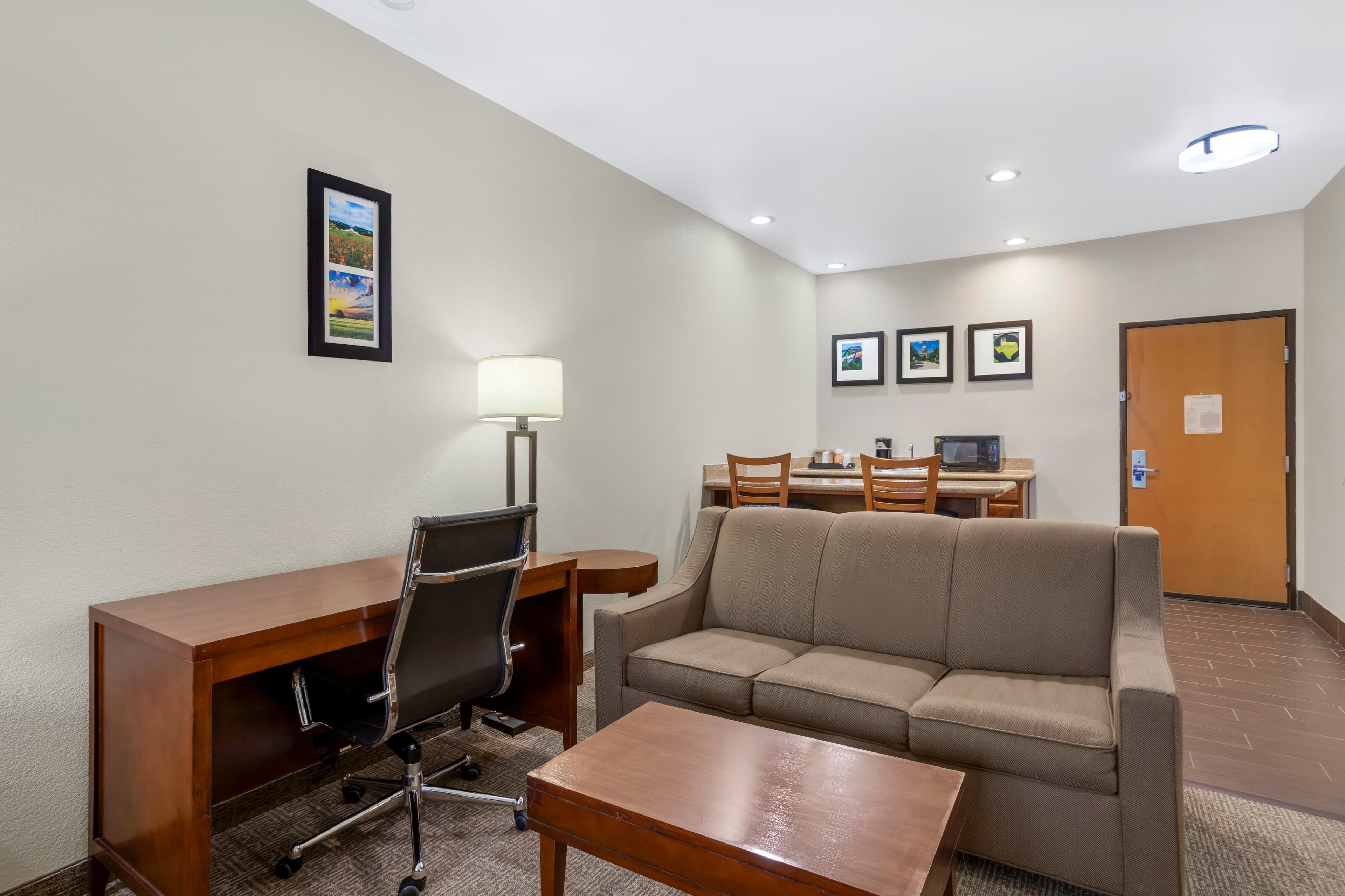 Comfort Suites Brenham — 21