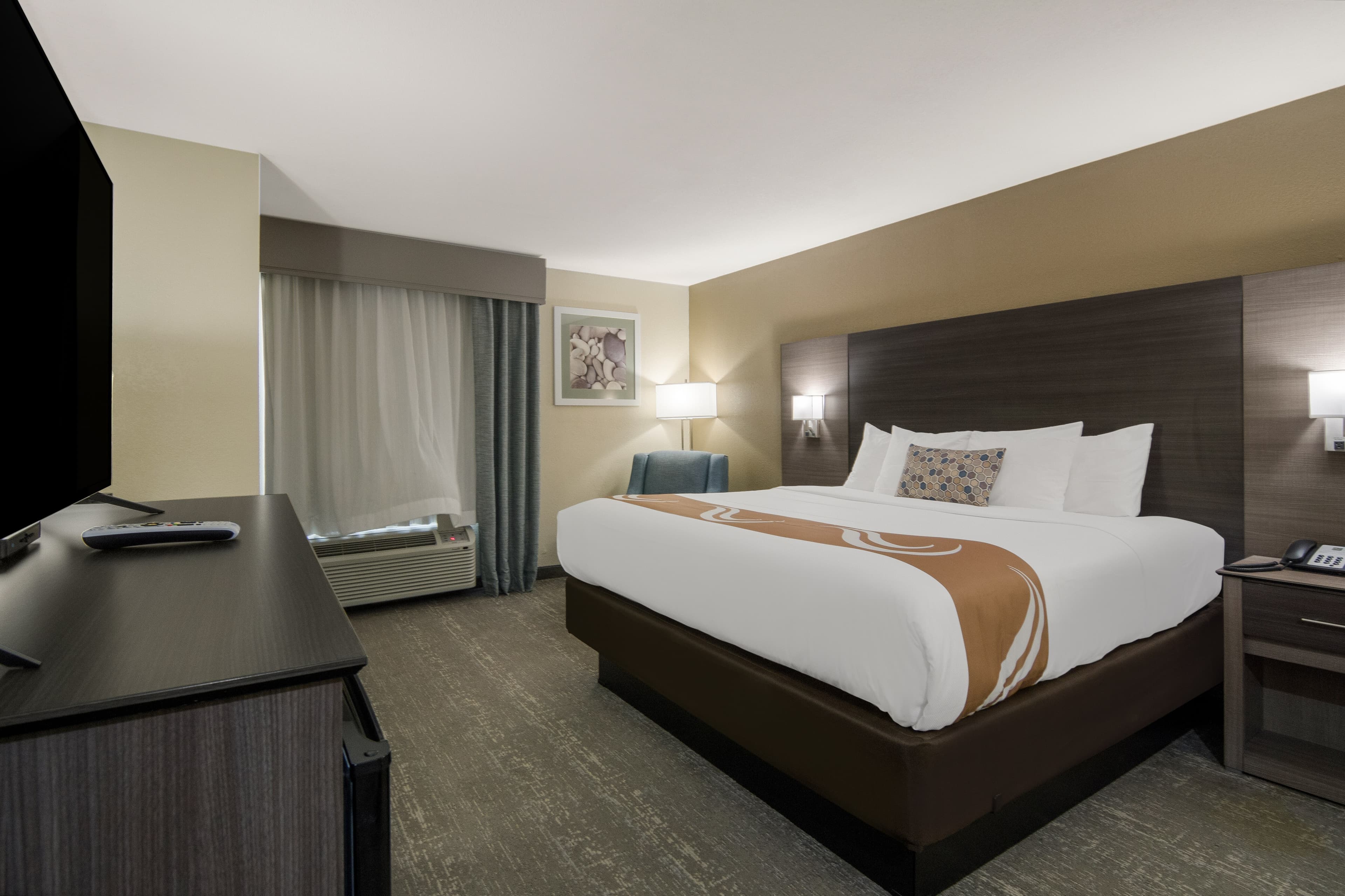 Quality Inn & Suites Roanoke - Fort Worth North — 7