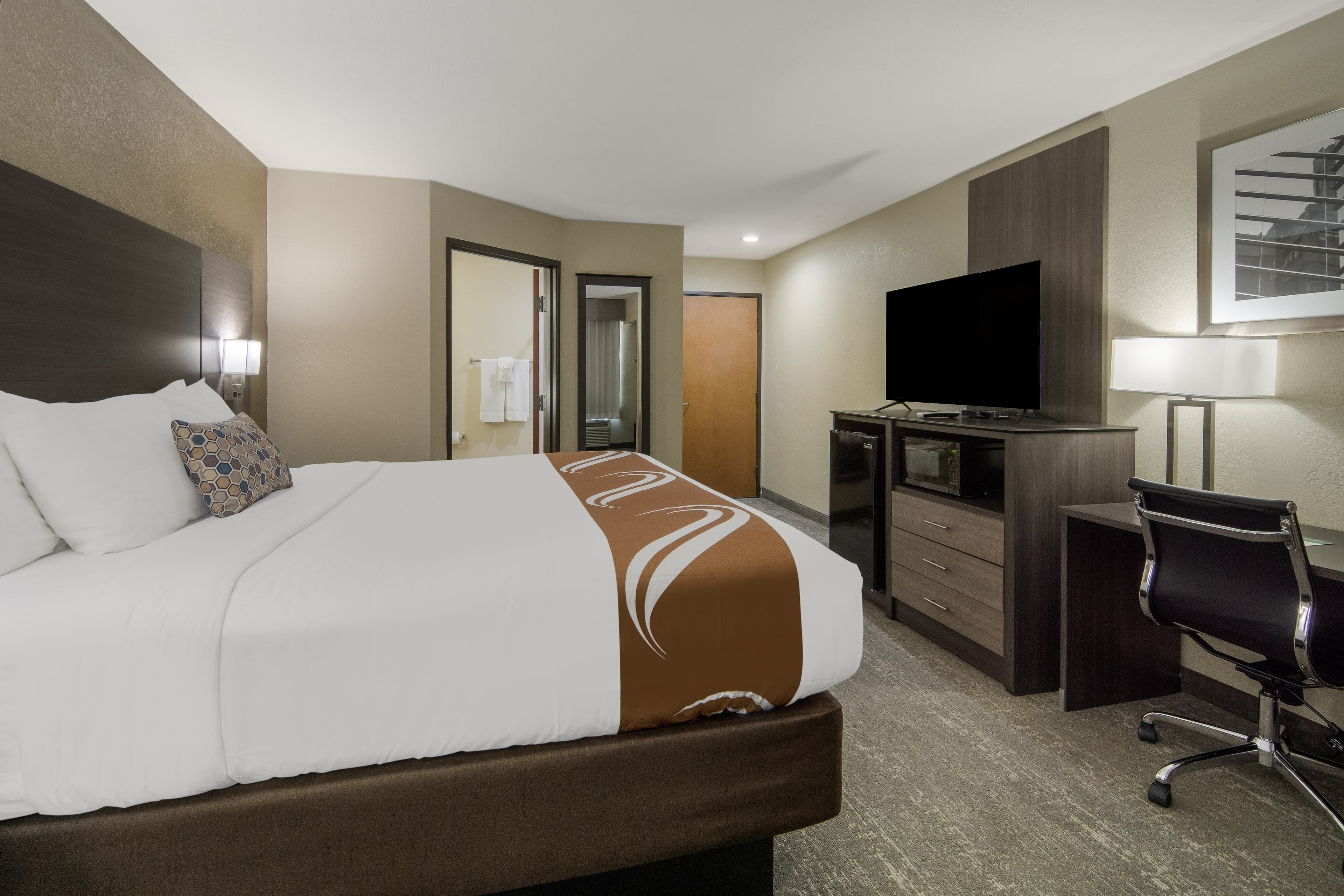 Quality Inn & Suites Roanoke - Fort Worth North — 9