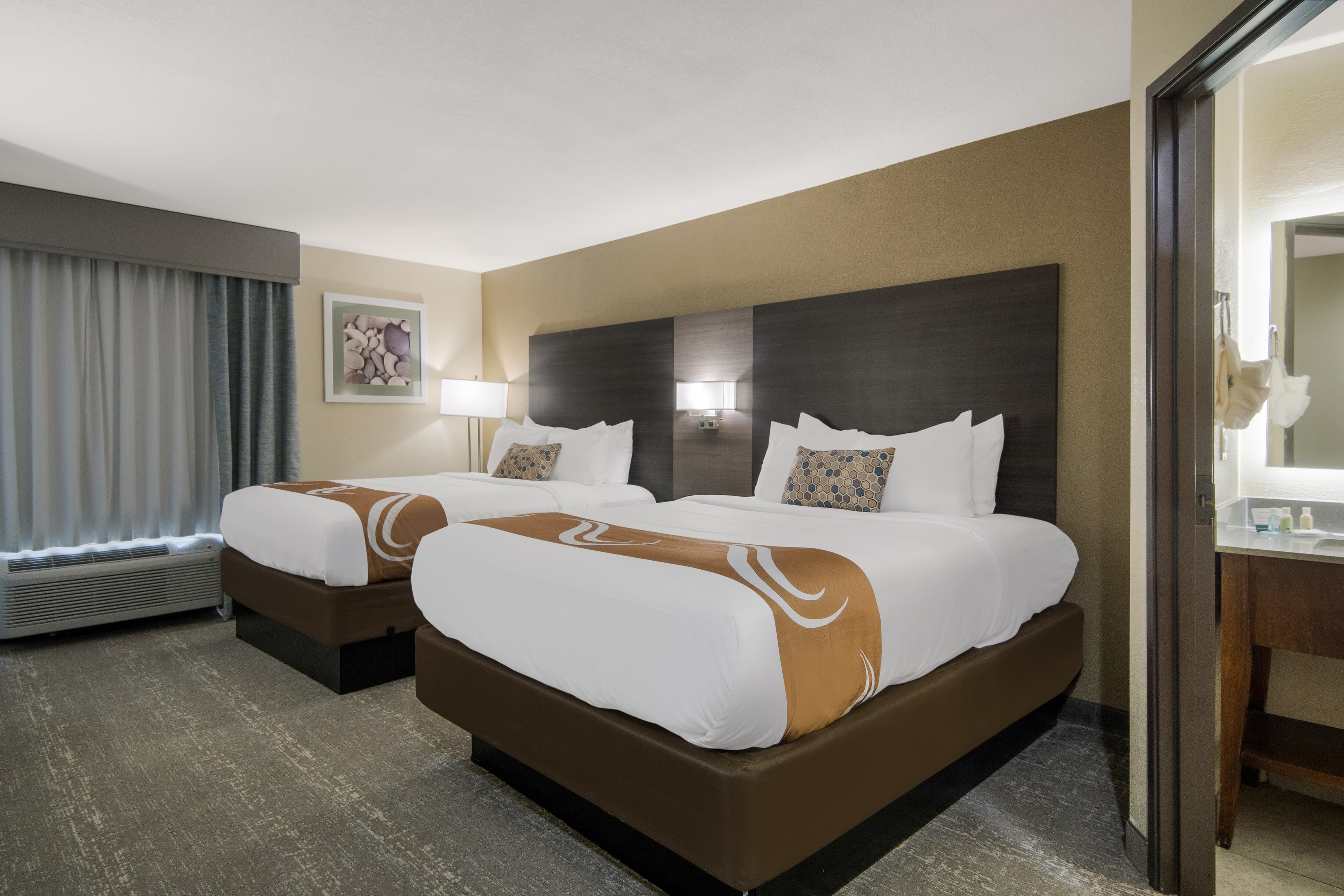 Quality Inn & Suites Roanoke - Fort Worth North — 11