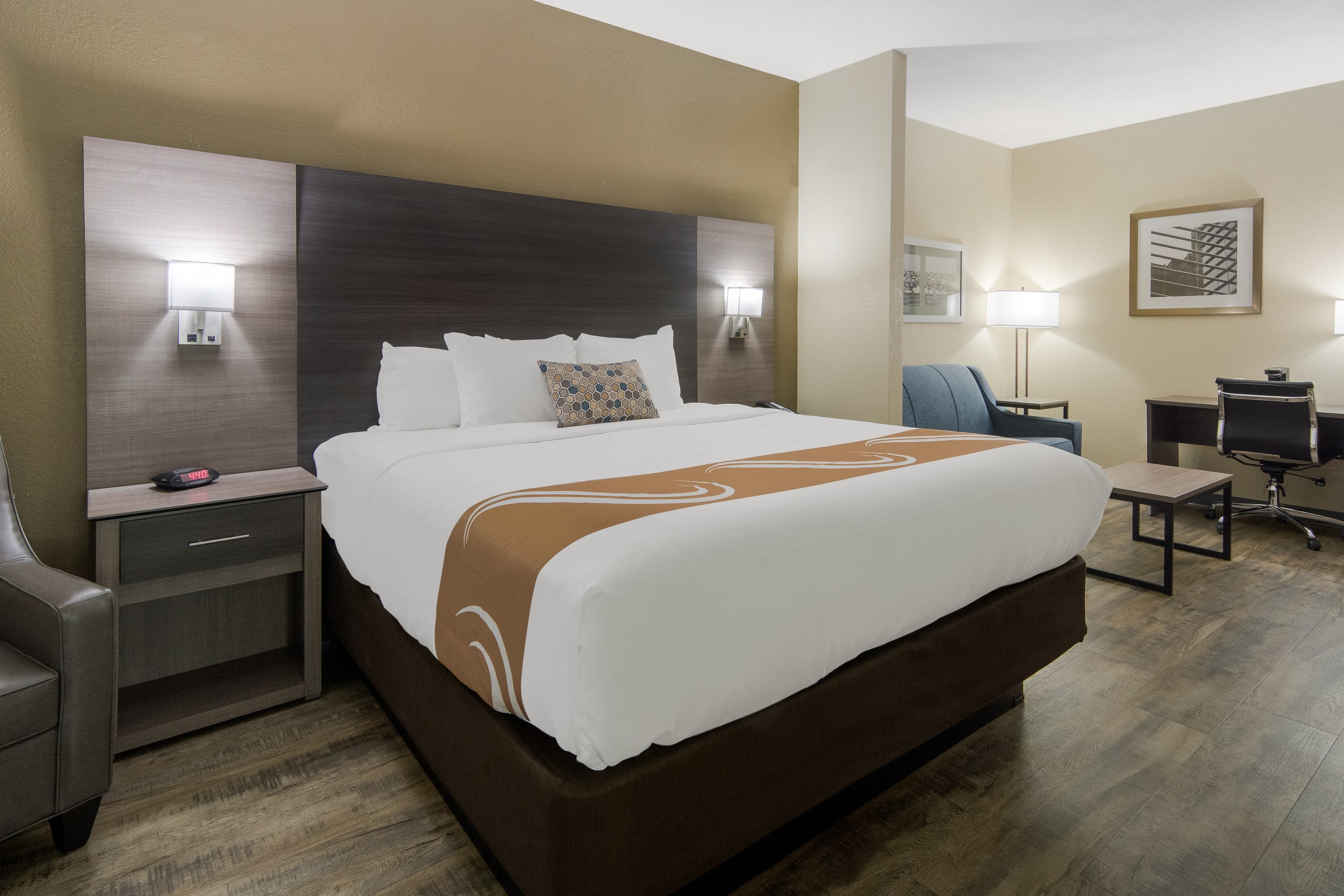 Quality Inn & Suites Roanoke - Fort Worth North — 17