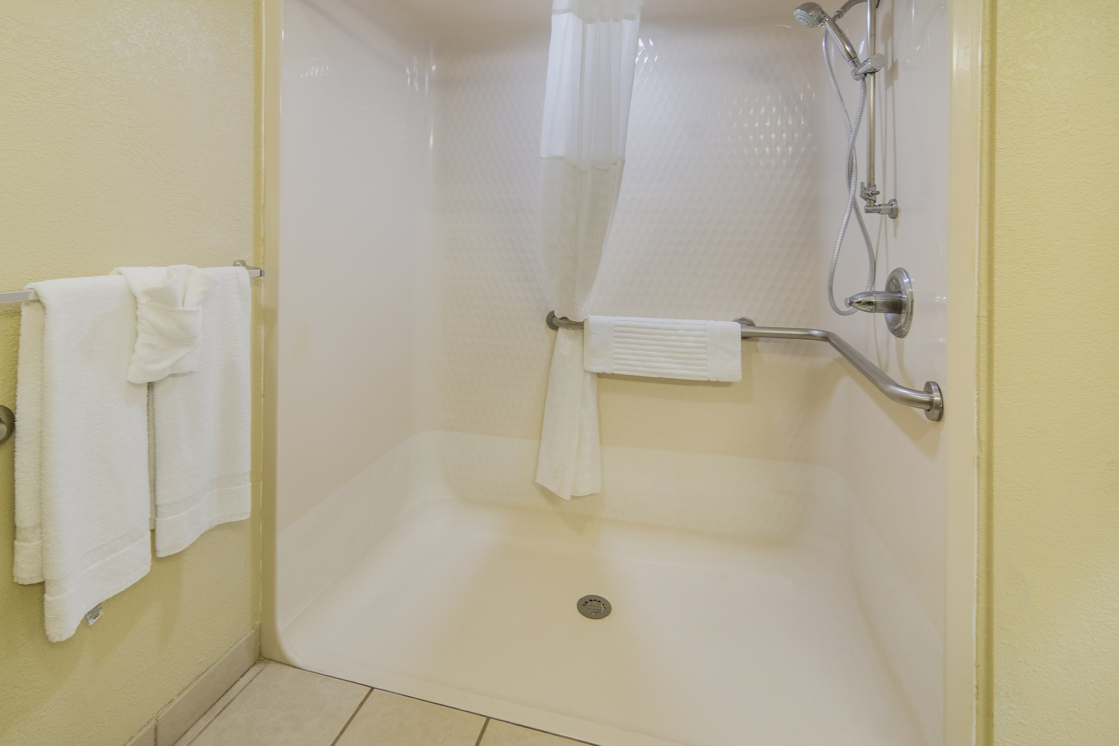 Quality Inn & Suites Roanoke - Fort Worth North — 6