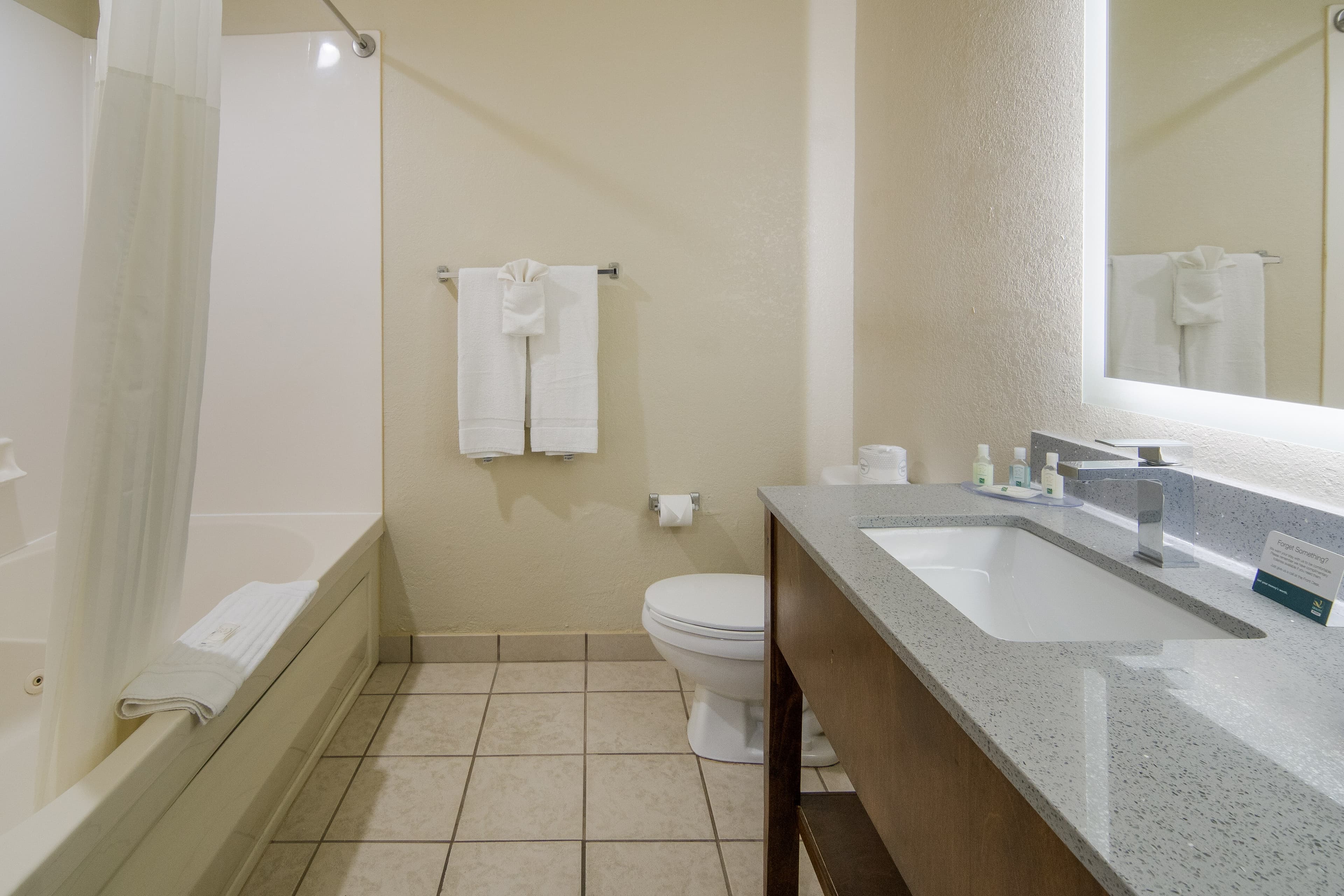 Quality Inn & Suites Roanoke - Fort Worth North — 14