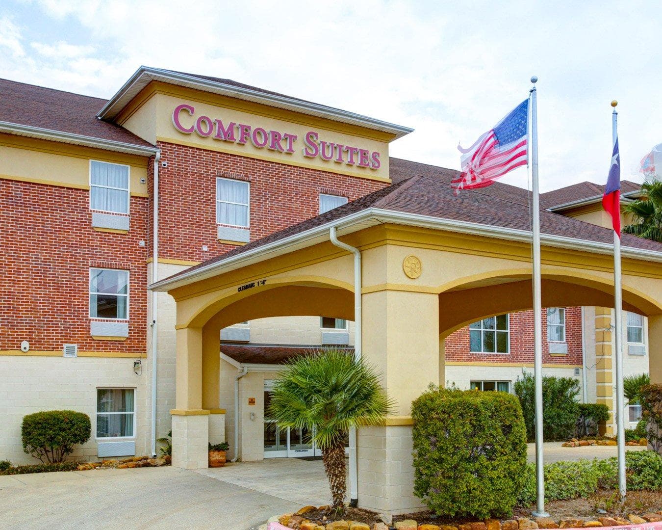 Comfort Suites University Drive - Image 1