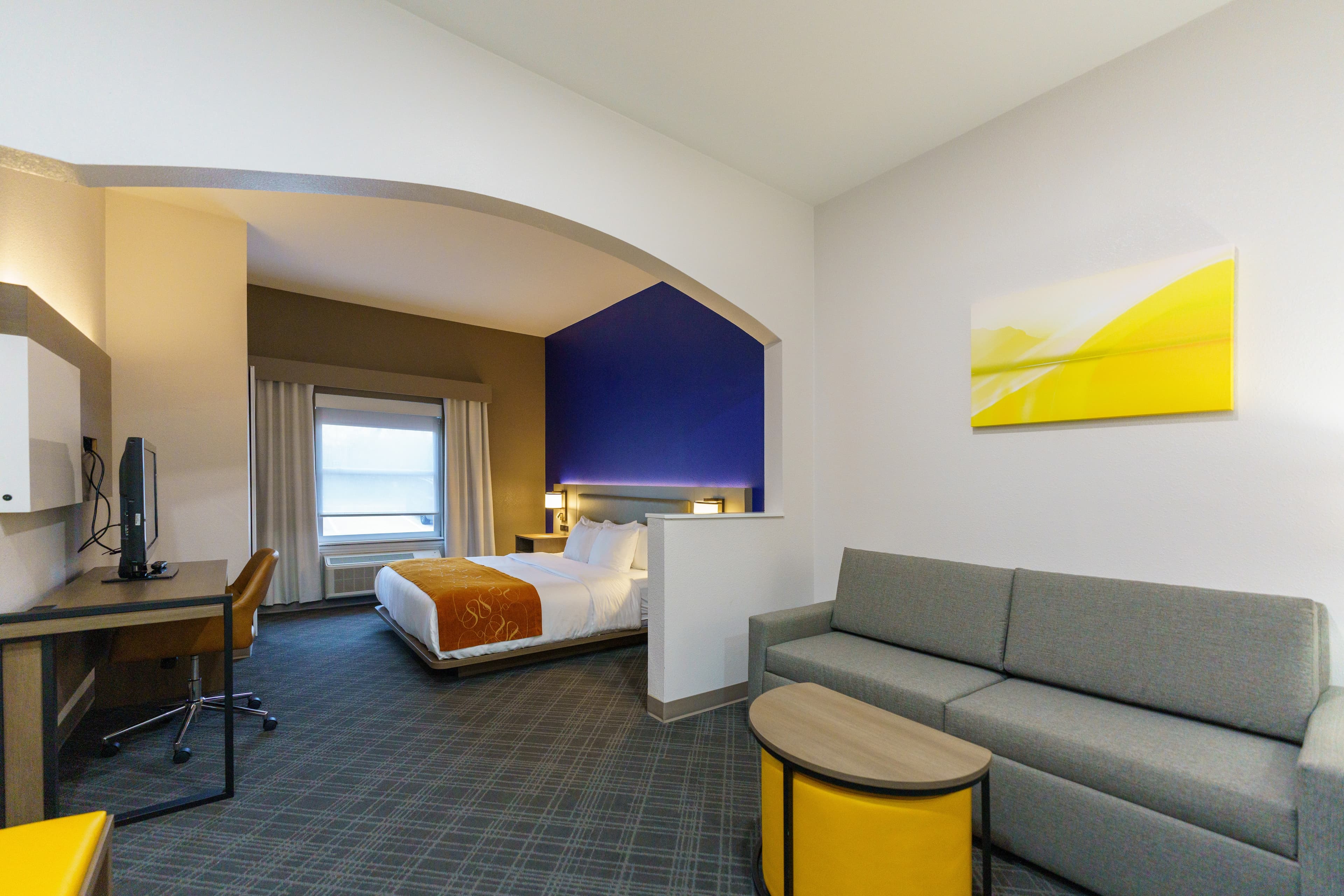 Comfort Suites University Drive - Image 2