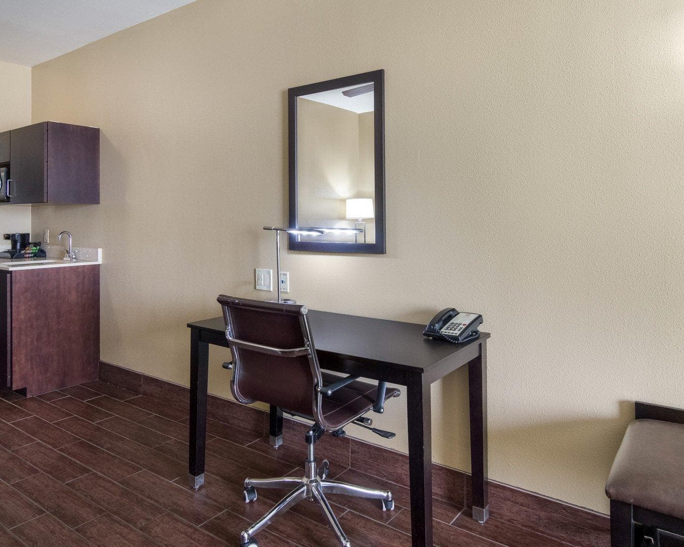Comfort Suites Odessa near University - Image 4
