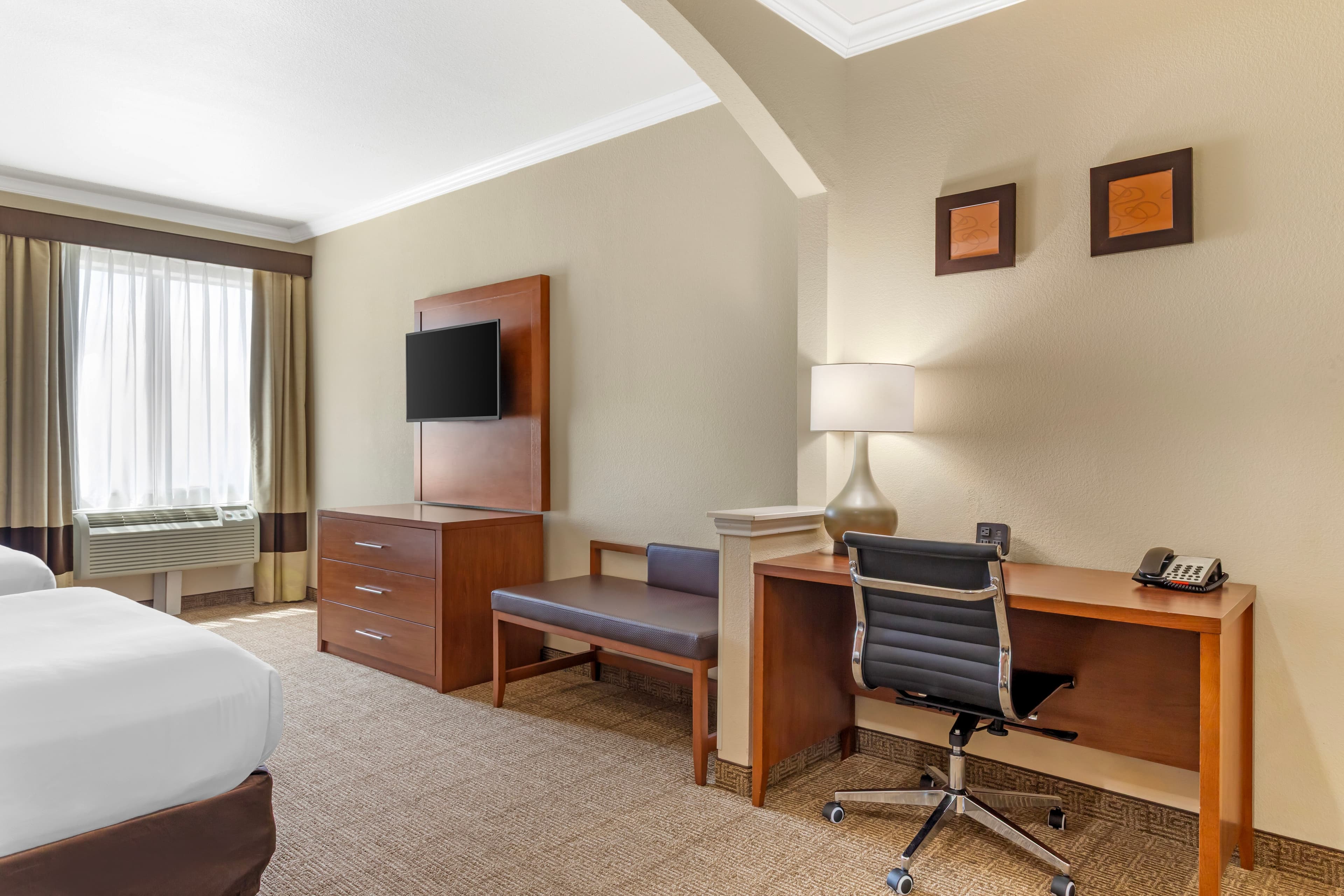 Comfort Suites Deer Park Pasadena - Image 4