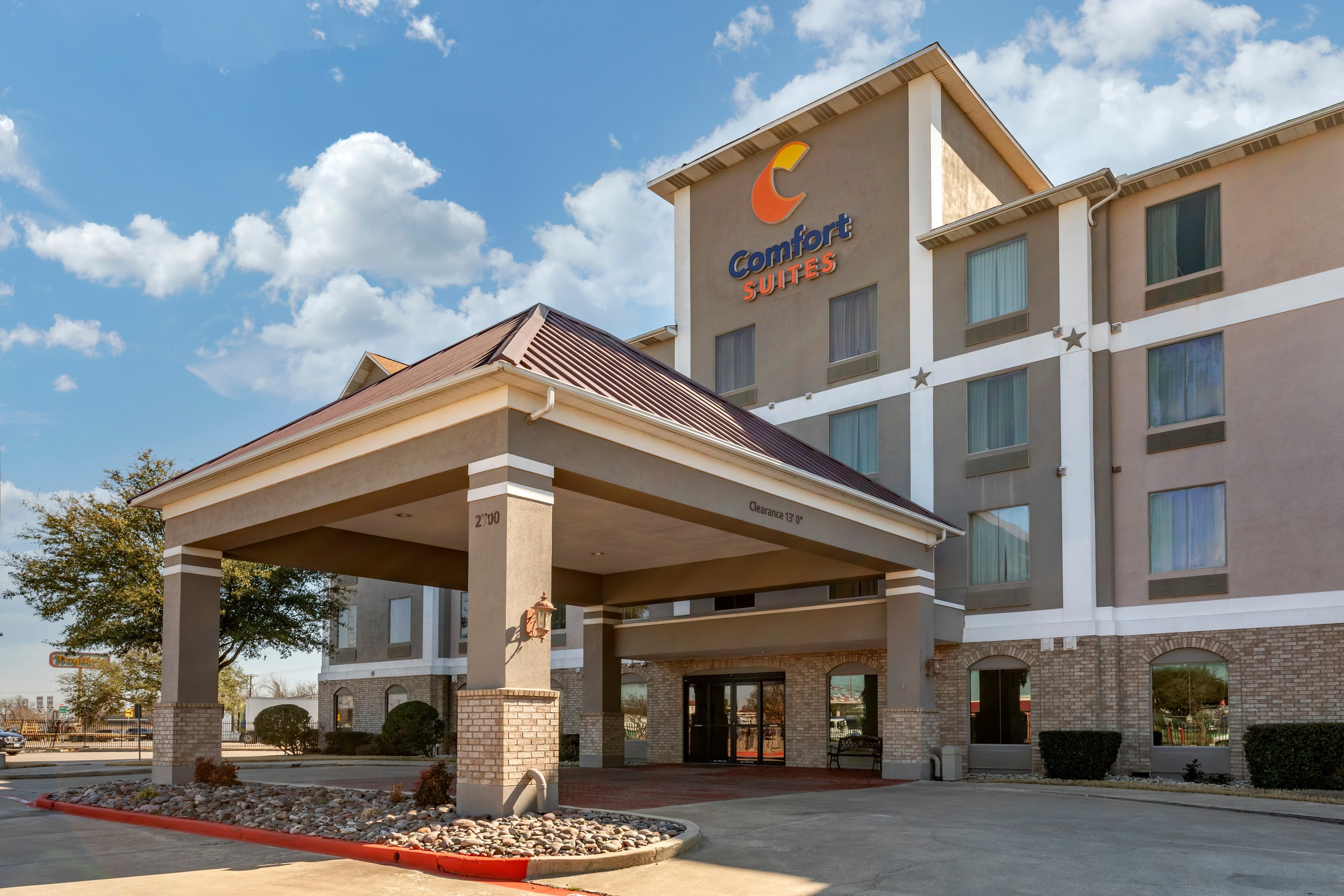 Comfort Suites Waco Near University Area - Image 1