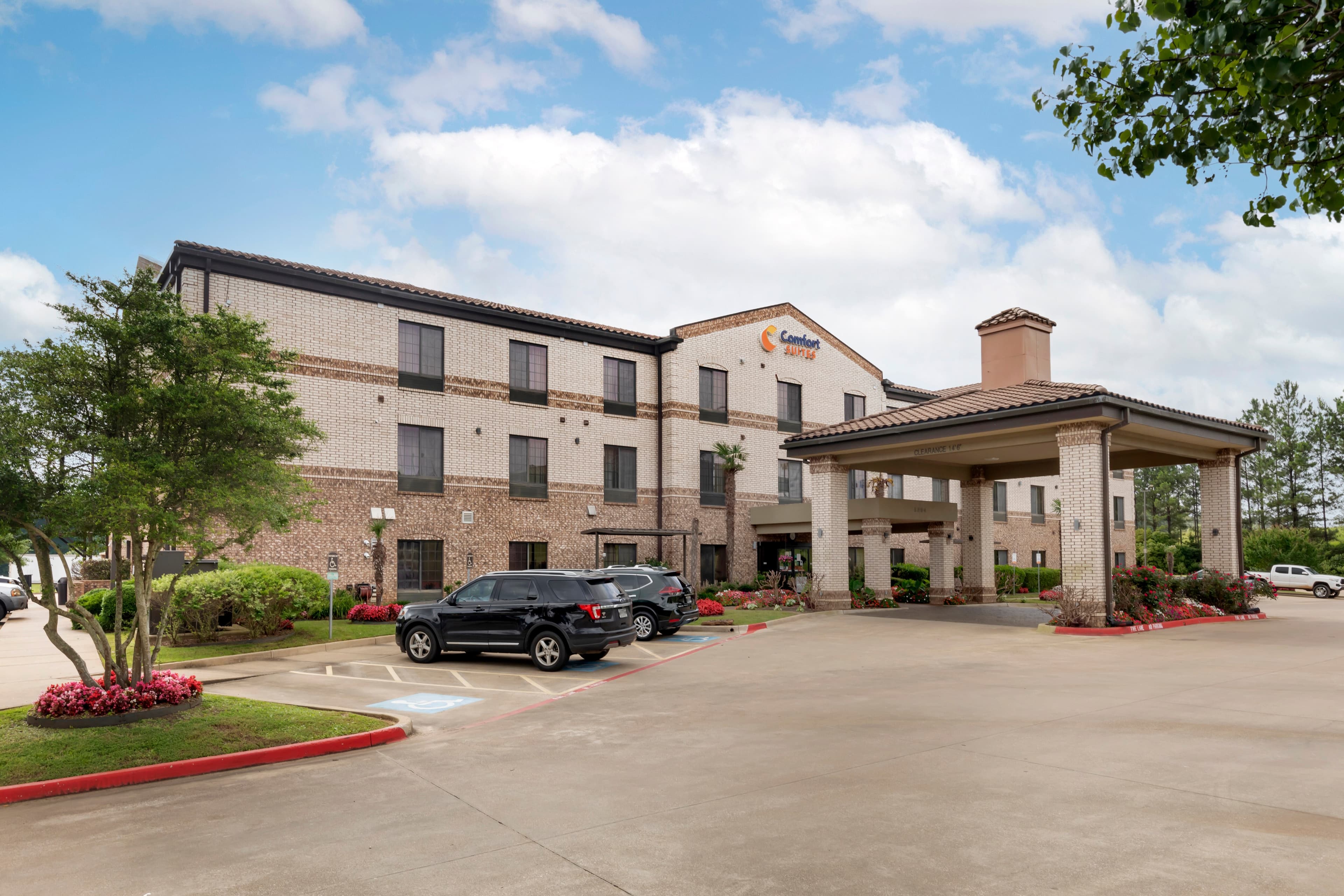 Comfort Suites Marshall - Image 1