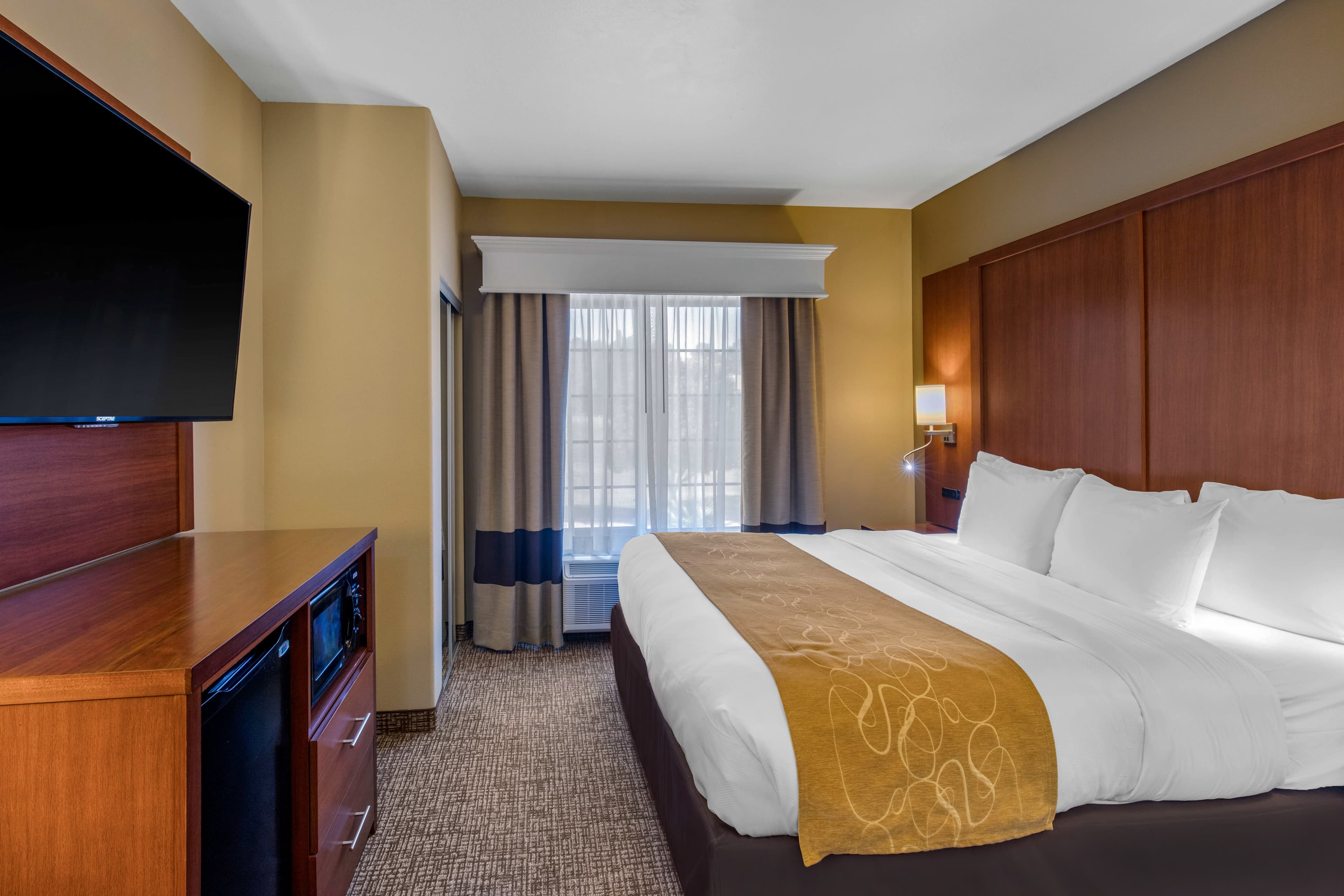 Comfort Suites Marshall - Image 3