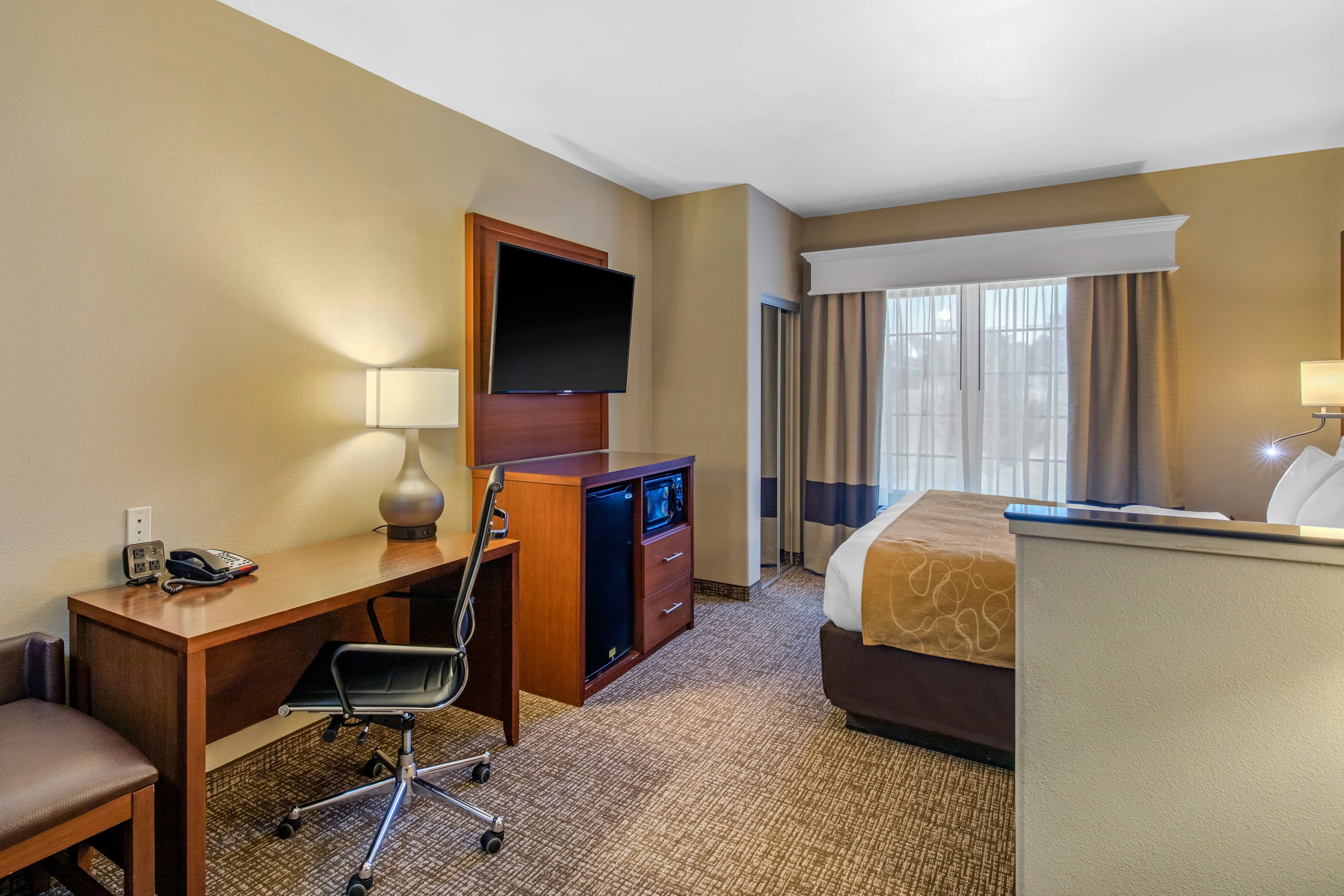 Comfort Suites Marshall - Image 4
