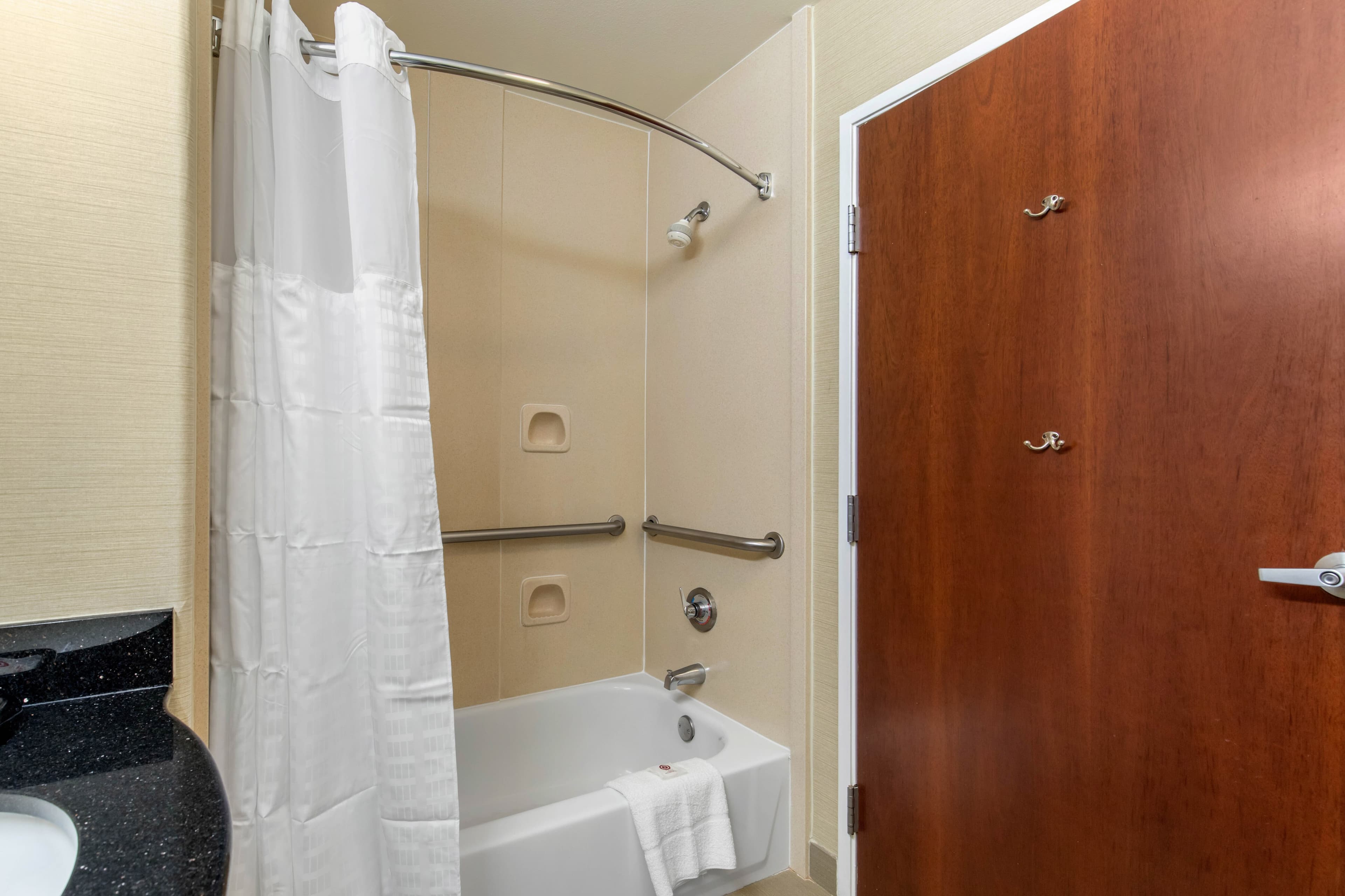 Comfort Suites Marshall — 10