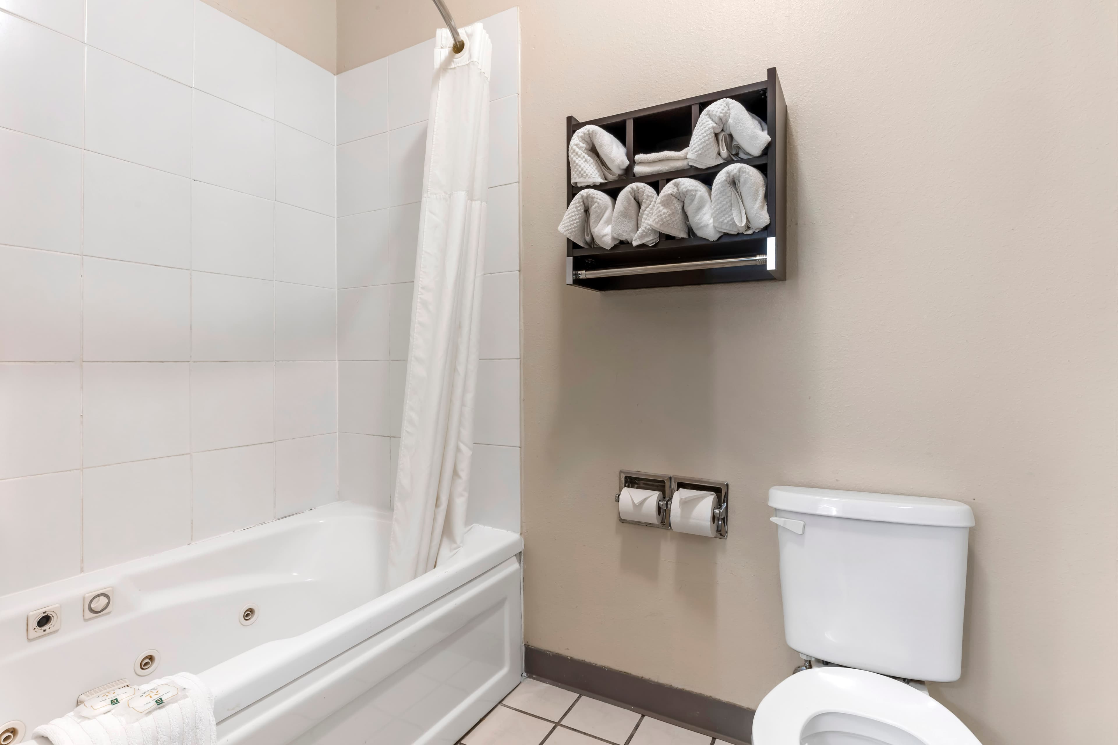 Quality Inn & Suites Wichita Falls I-44 — 20