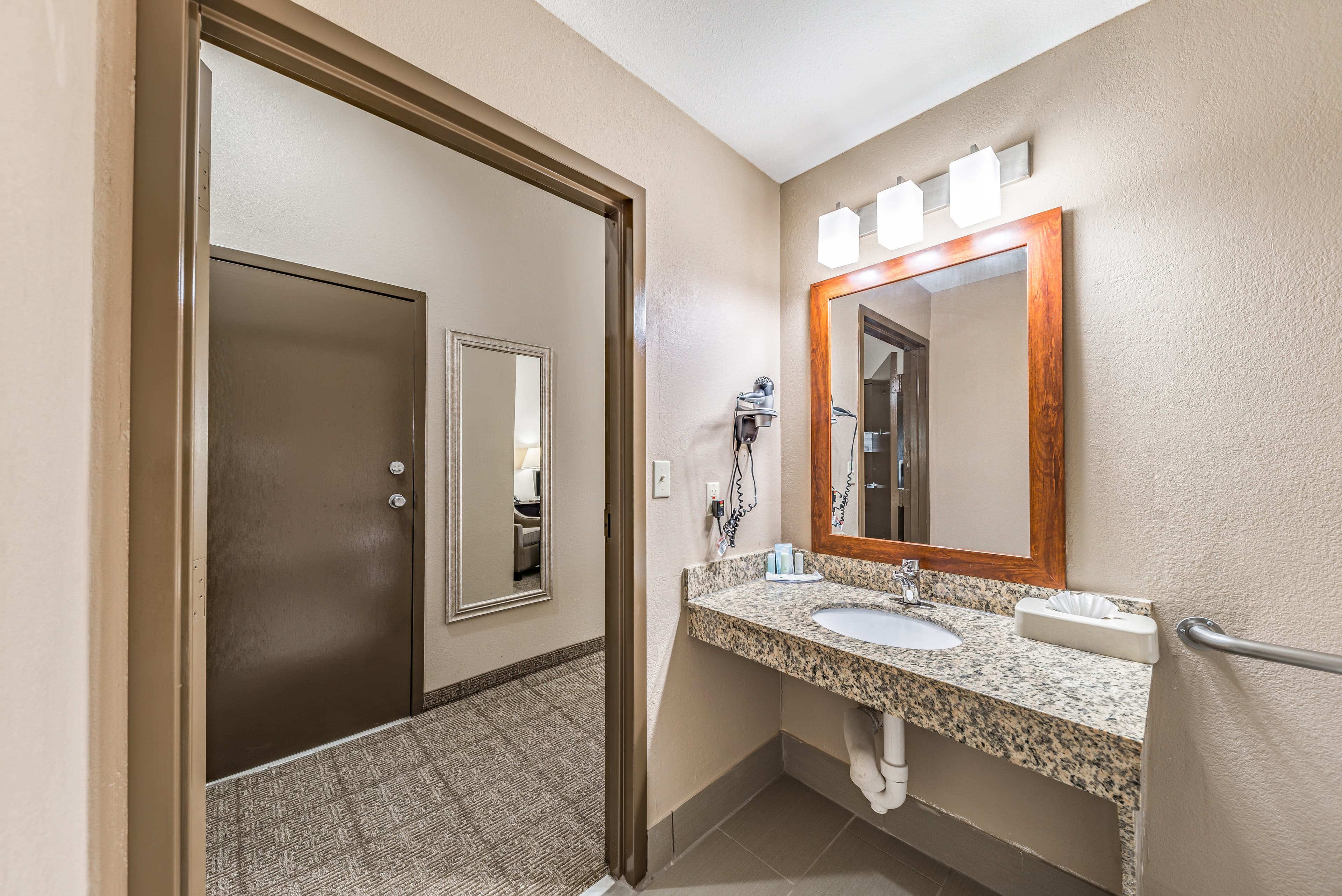 Quality Inn West Plano - Dallas - Image 5