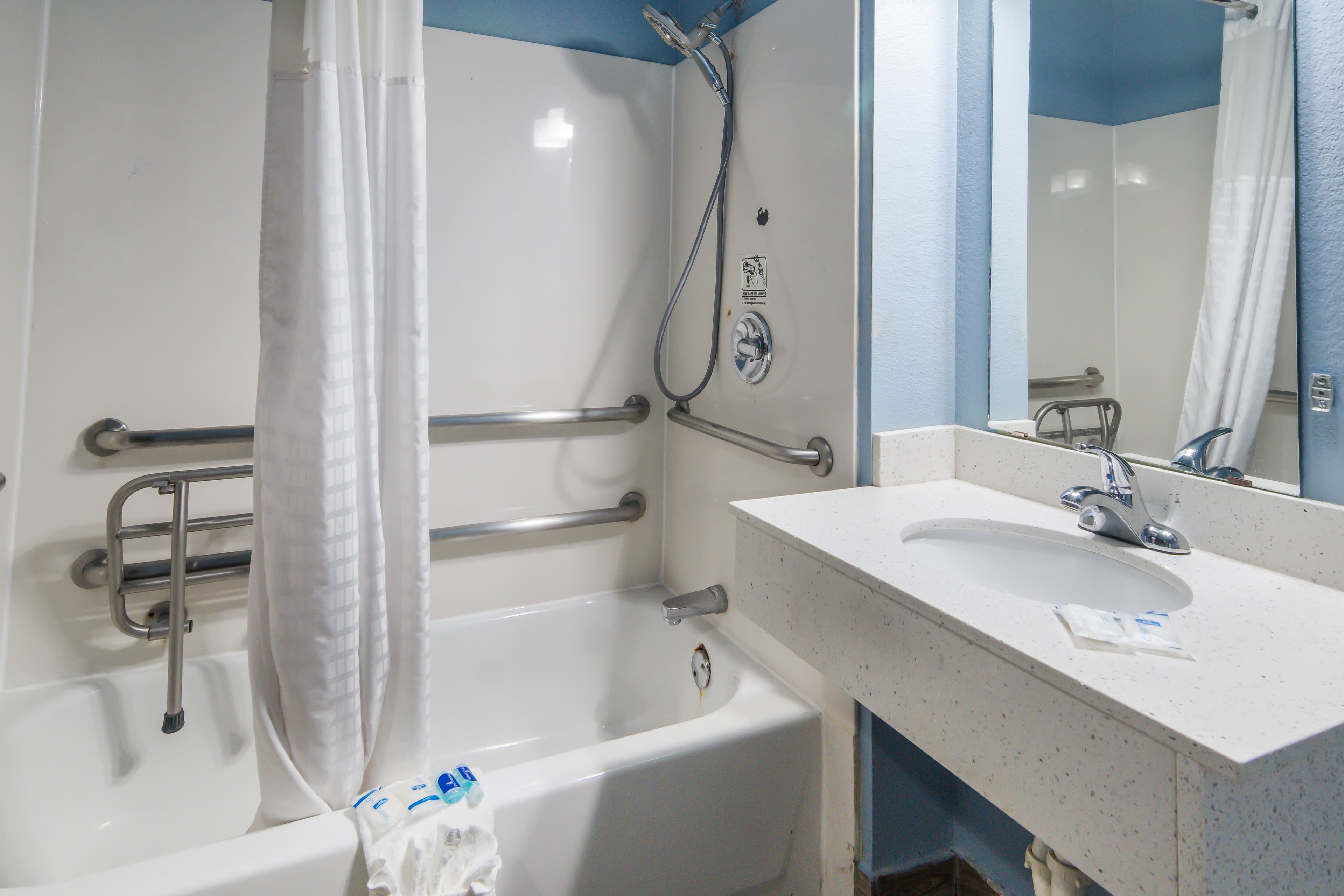 Rodeway Inn Carrollton I-35E - Image 5