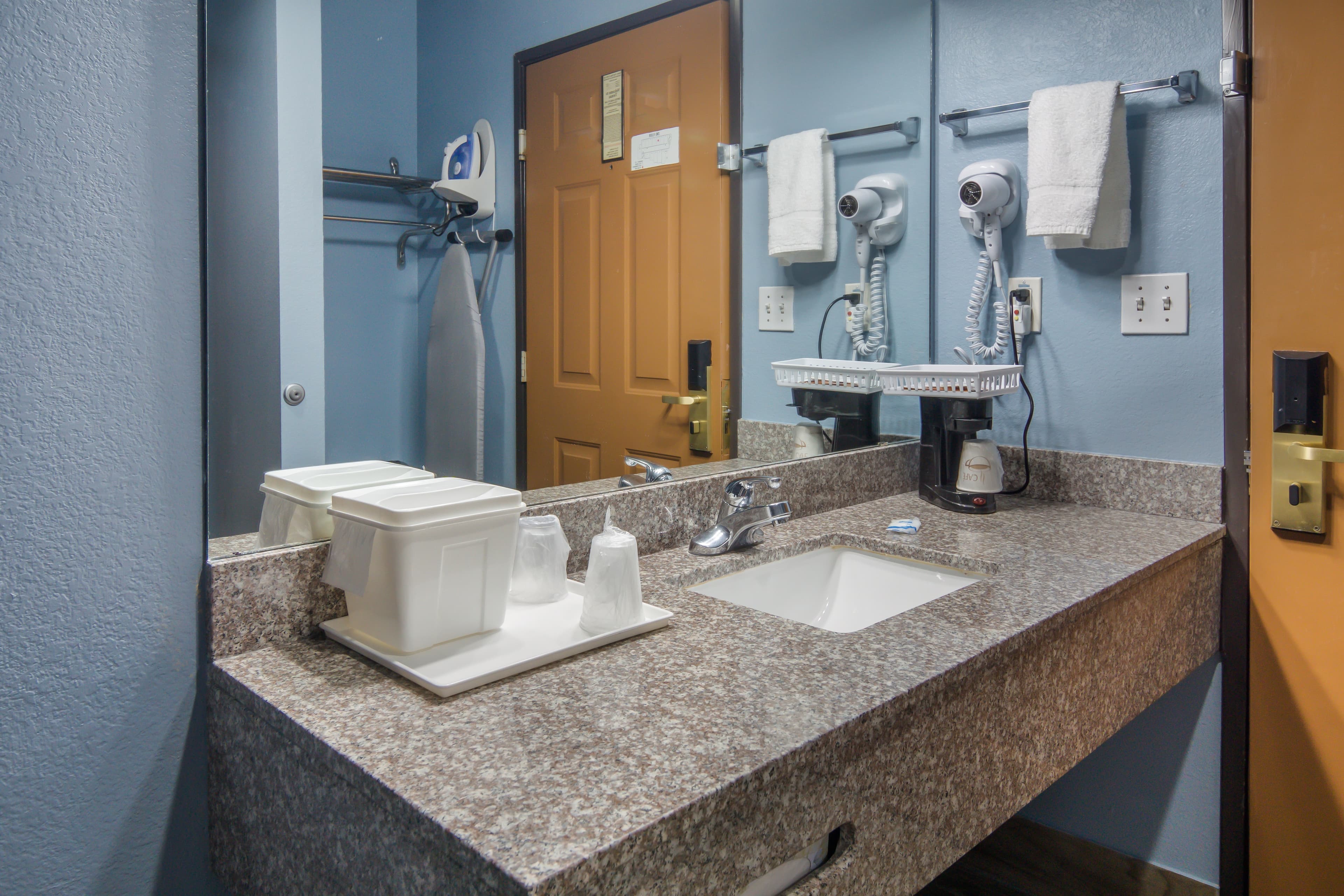 Rodeway Inn Carrollton I-35E — 11