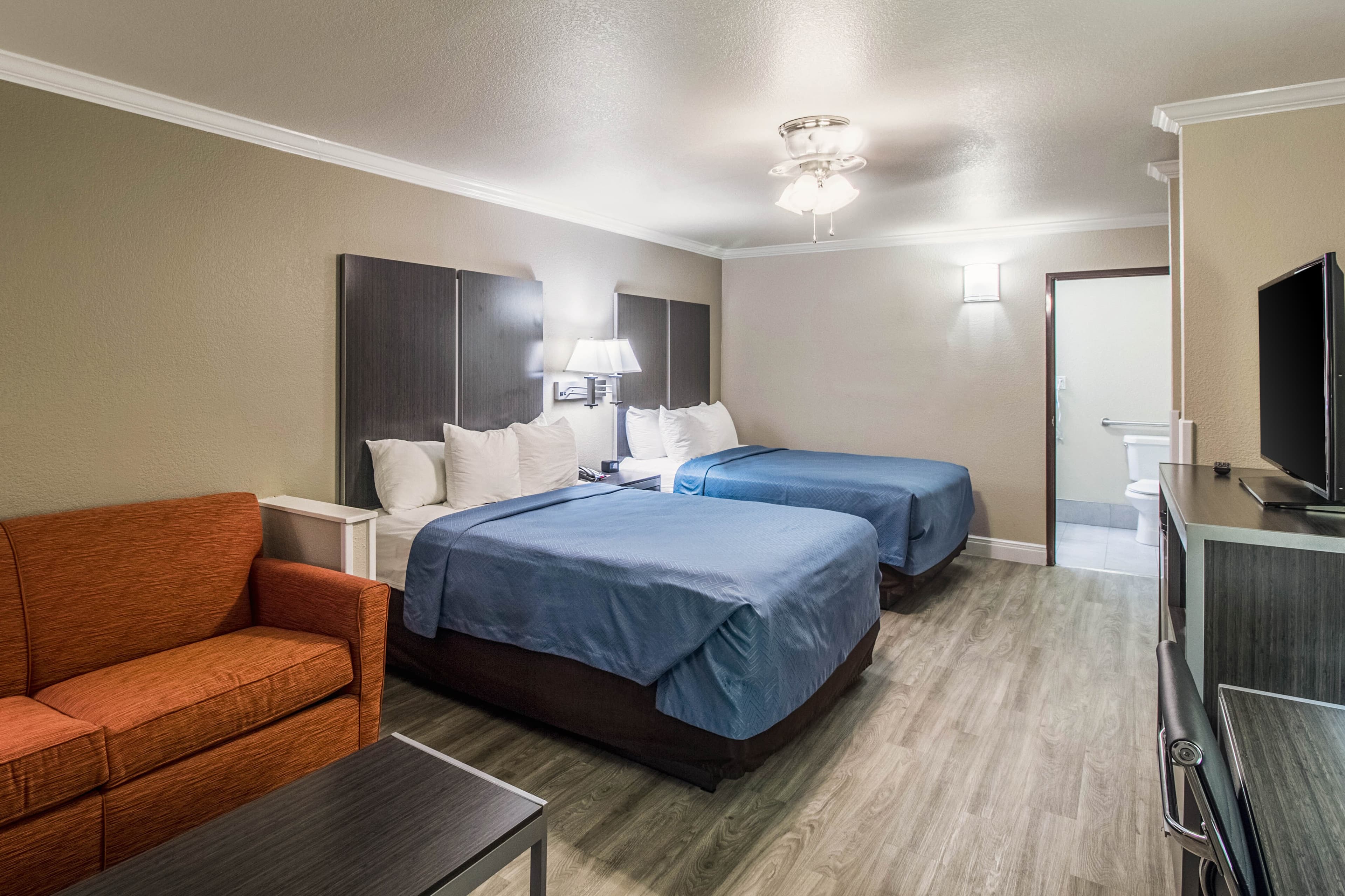 Econo Lodge Inn & Suites Corpus Christi — 8