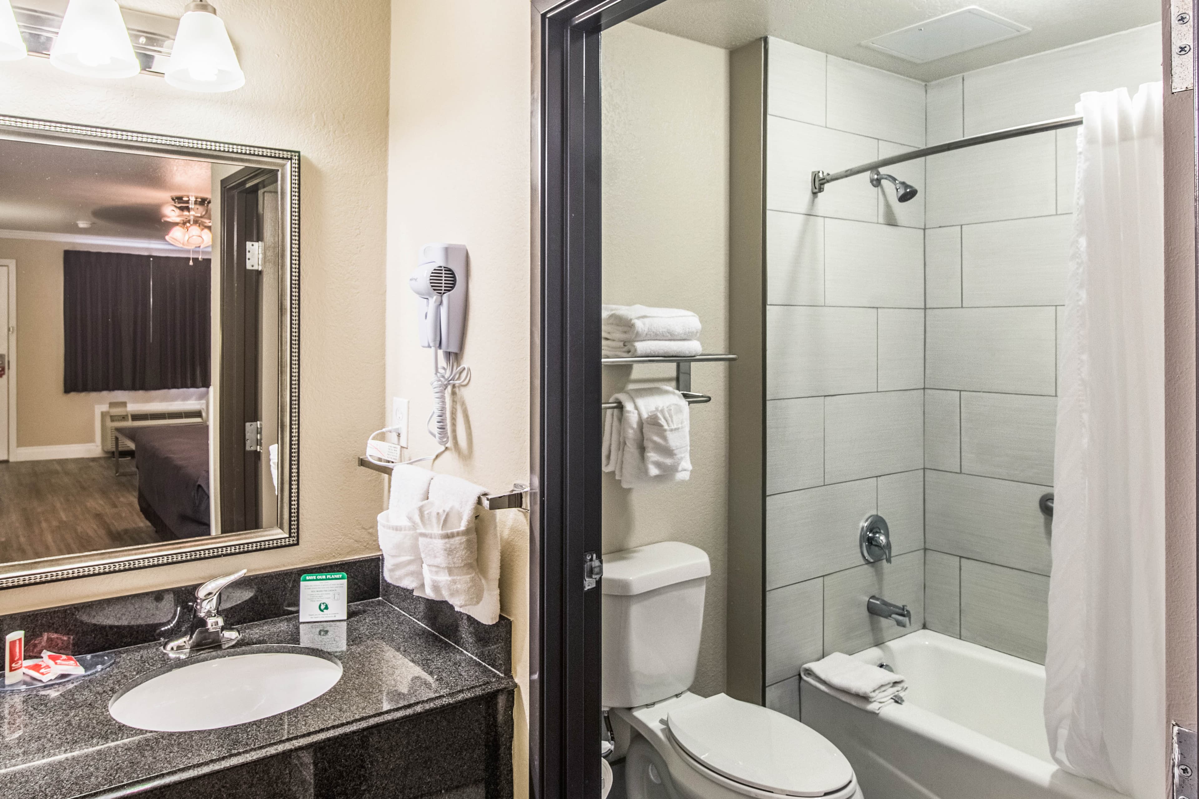 Econo Lodge Inn & Suites Corpus Christi — 17