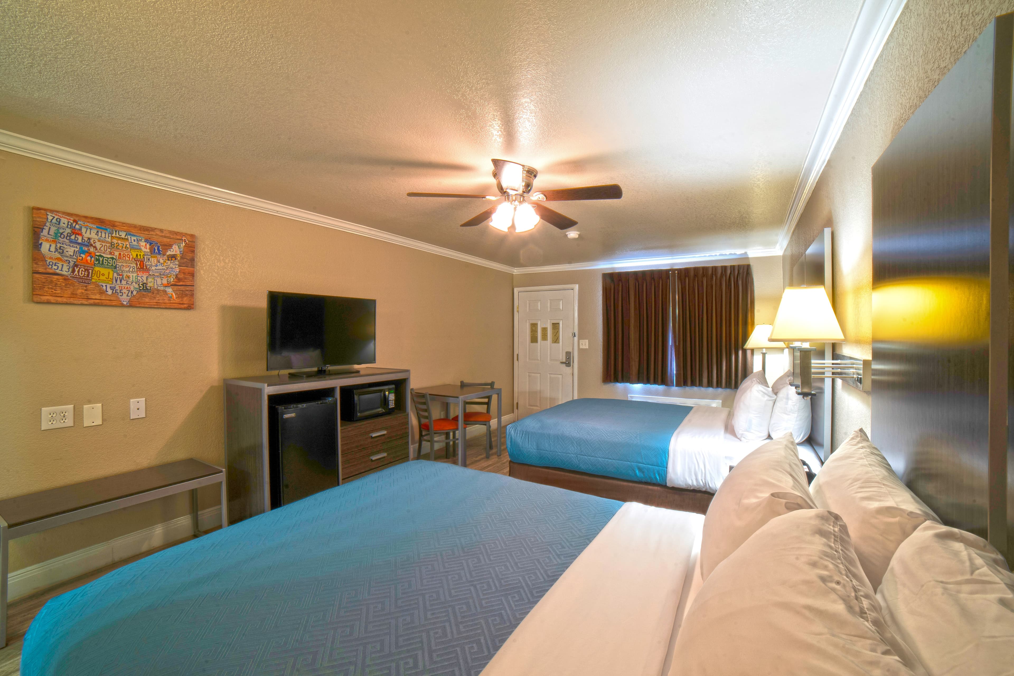 Econo Lodge Inn & Suites Corpus Christi - Image 2