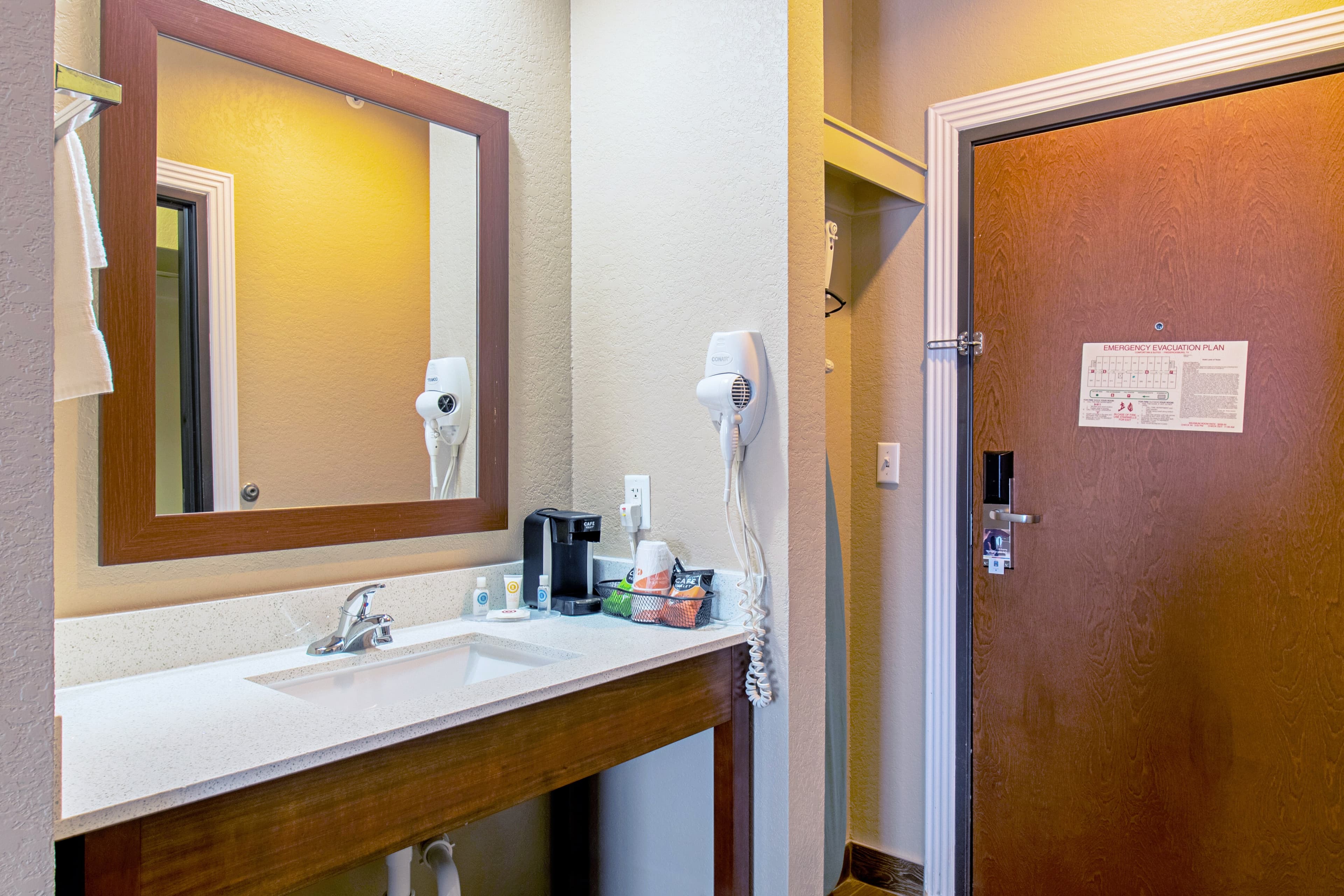 Comfort Inn & Suites Fredericksburg — 7