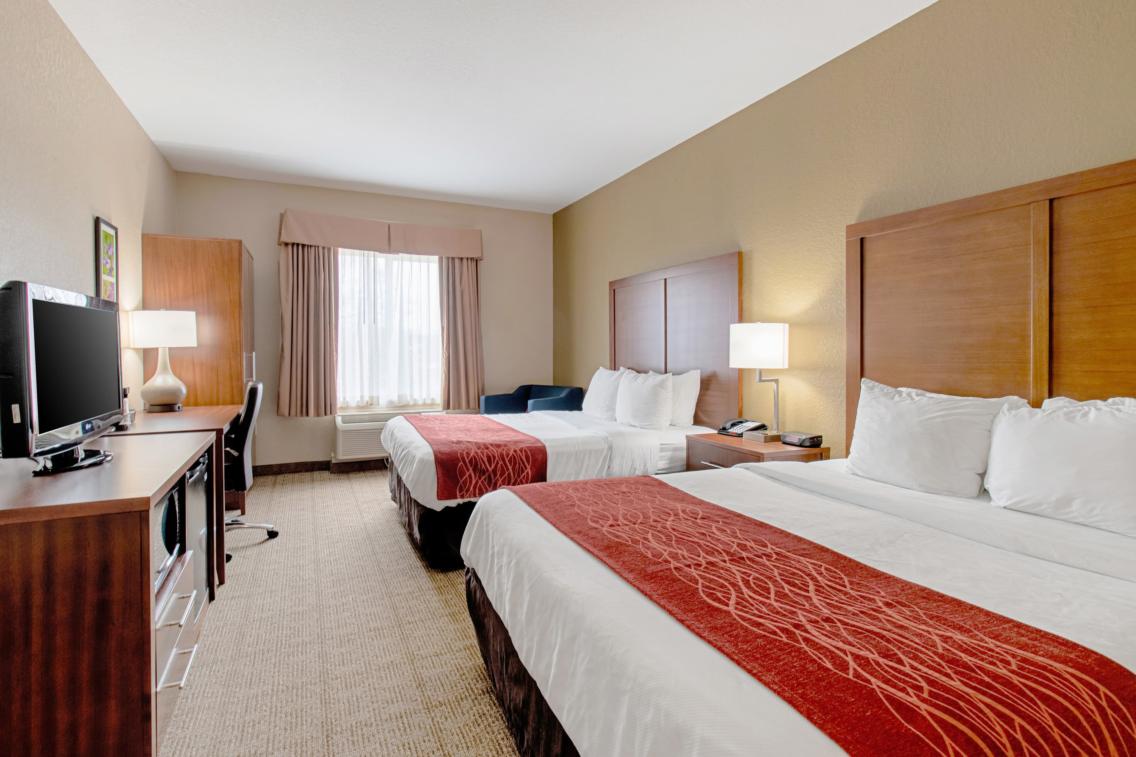 Comfort Inn & Suites Fredericksburg - Image 2