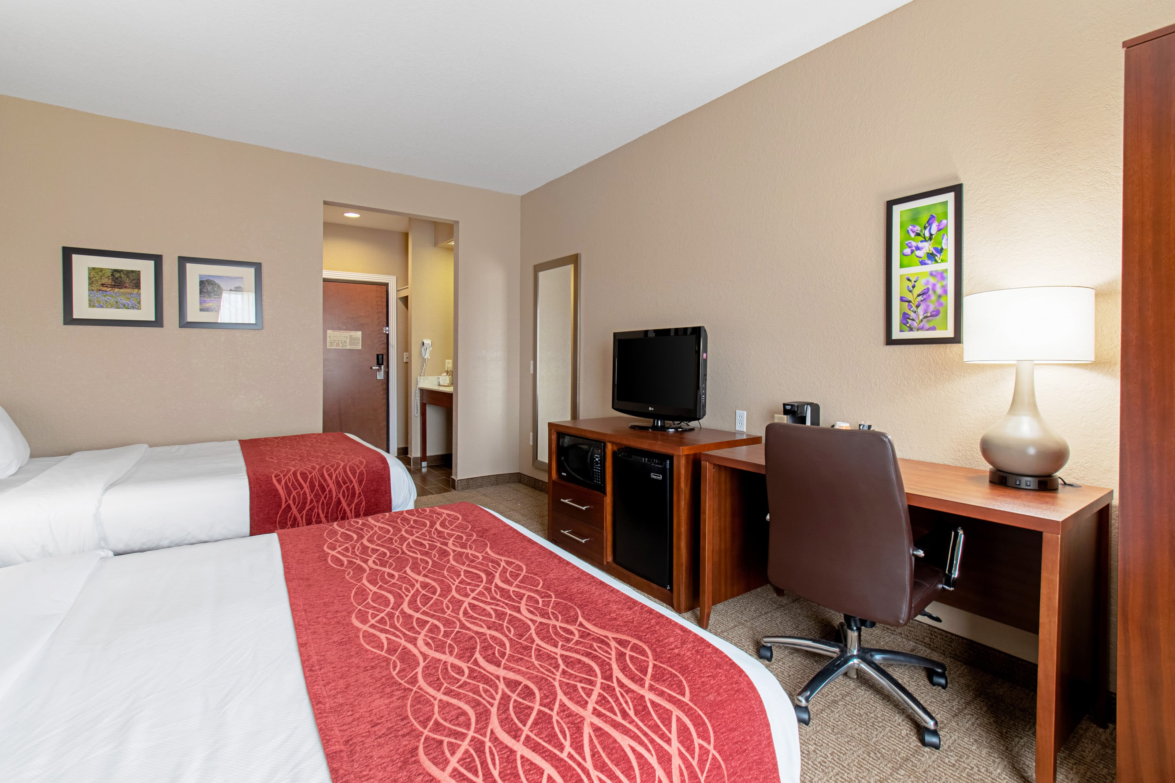 Comfort Inn & Suites Fredericksburg - Image 3