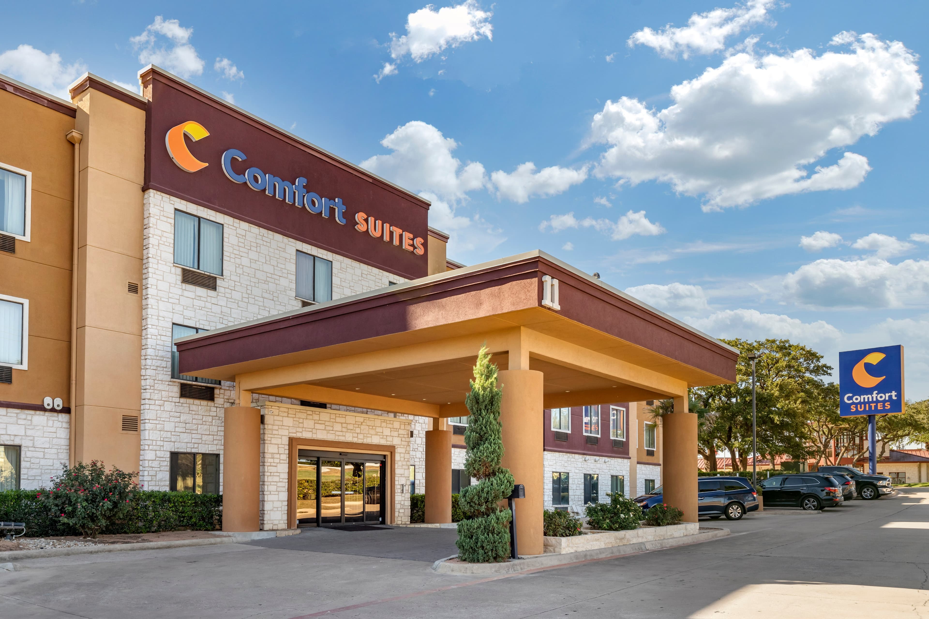 Comfort Suites Georgetown - Image 1