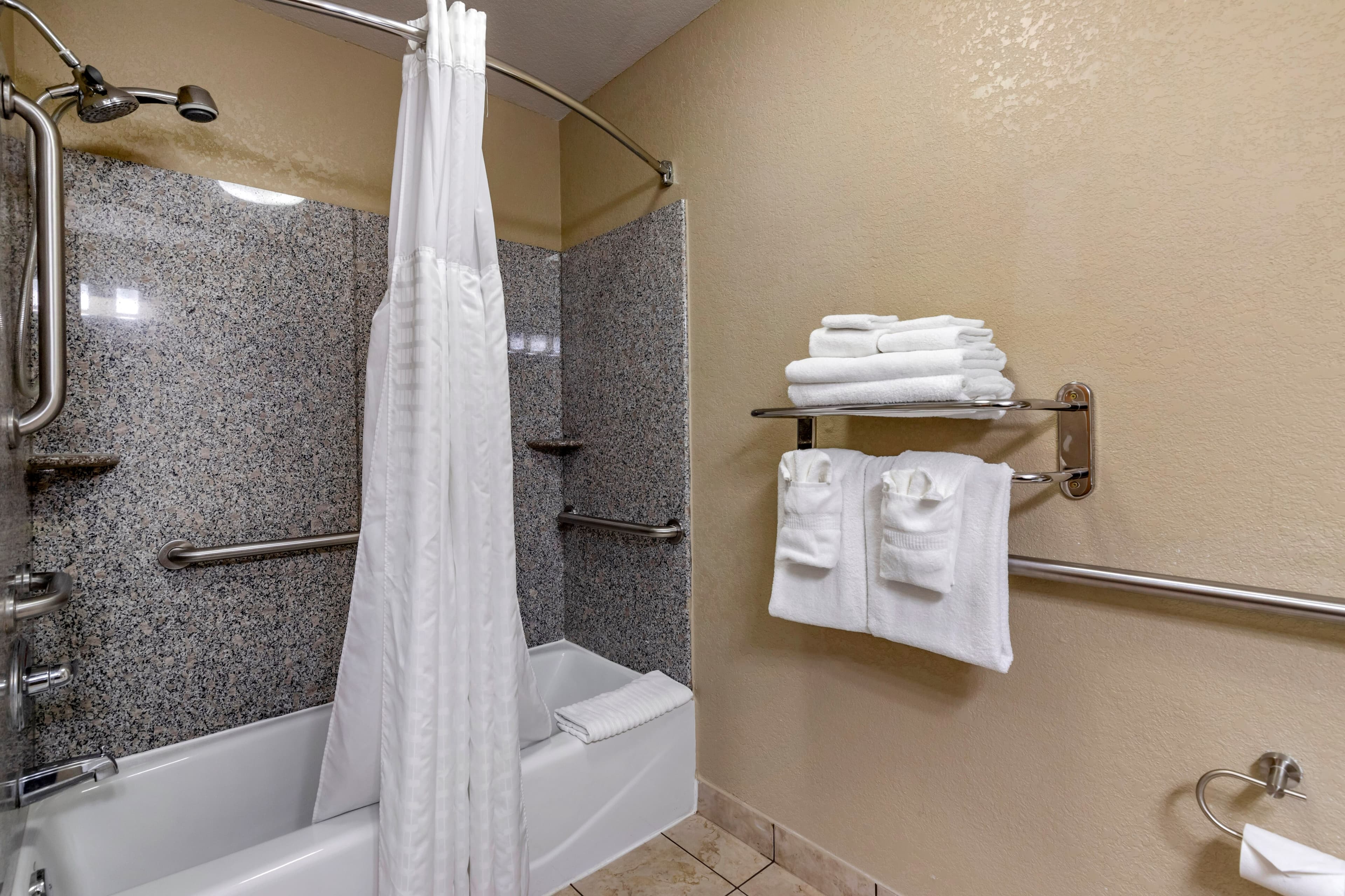 Comfort Suites Georgetown - Image 5