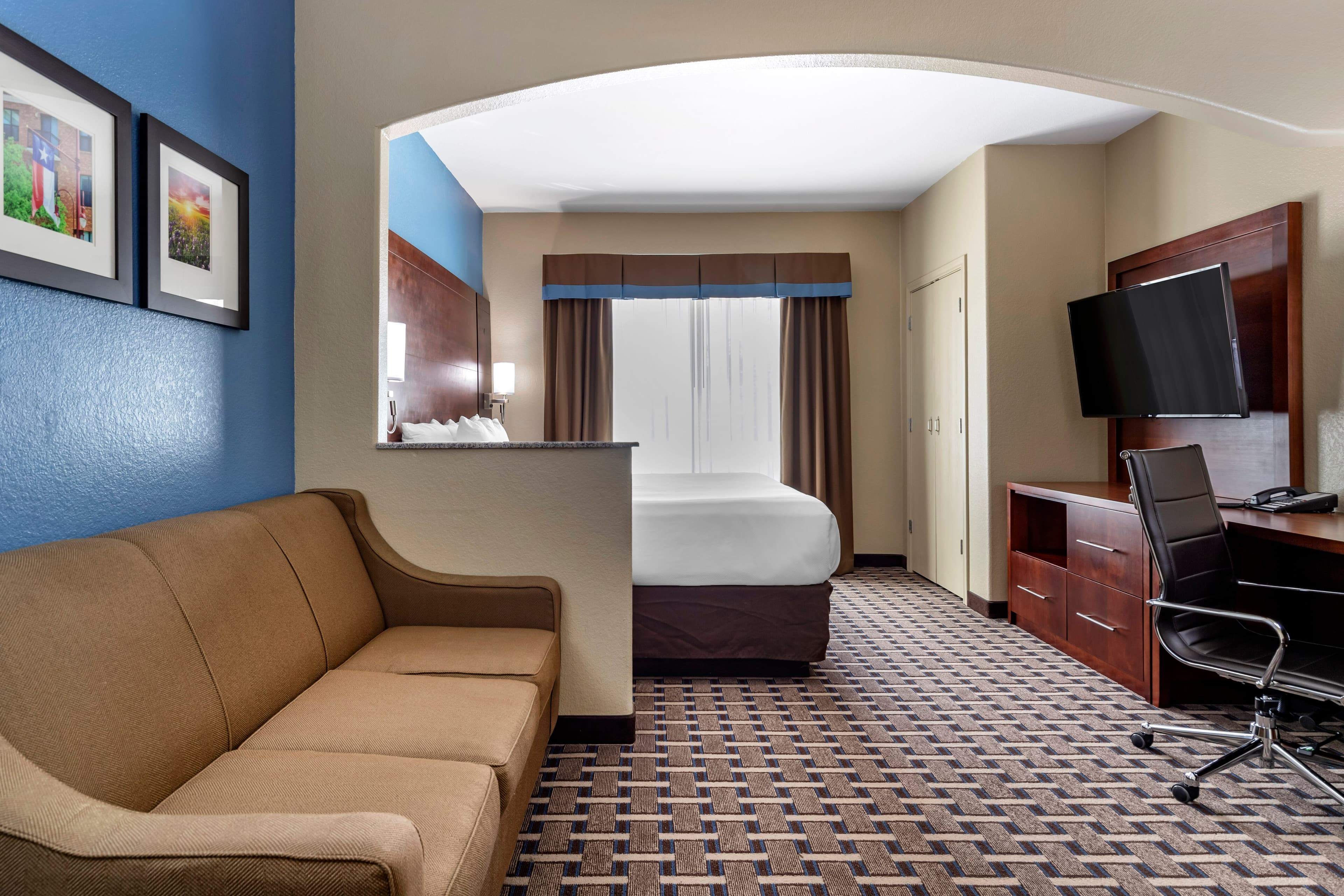 Comfort Suites Georgetown — 12