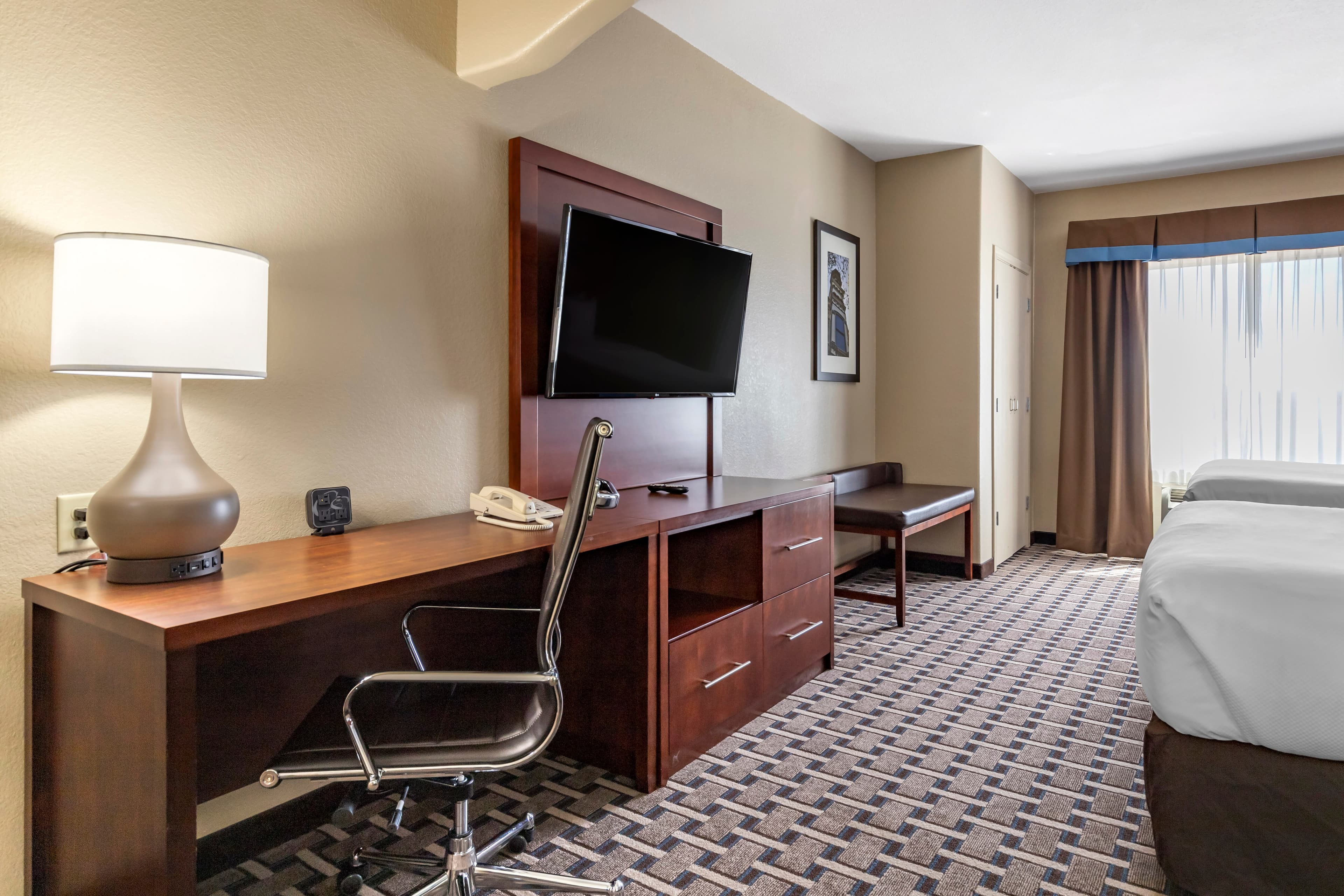 Comfort Suites Georgetown — 7