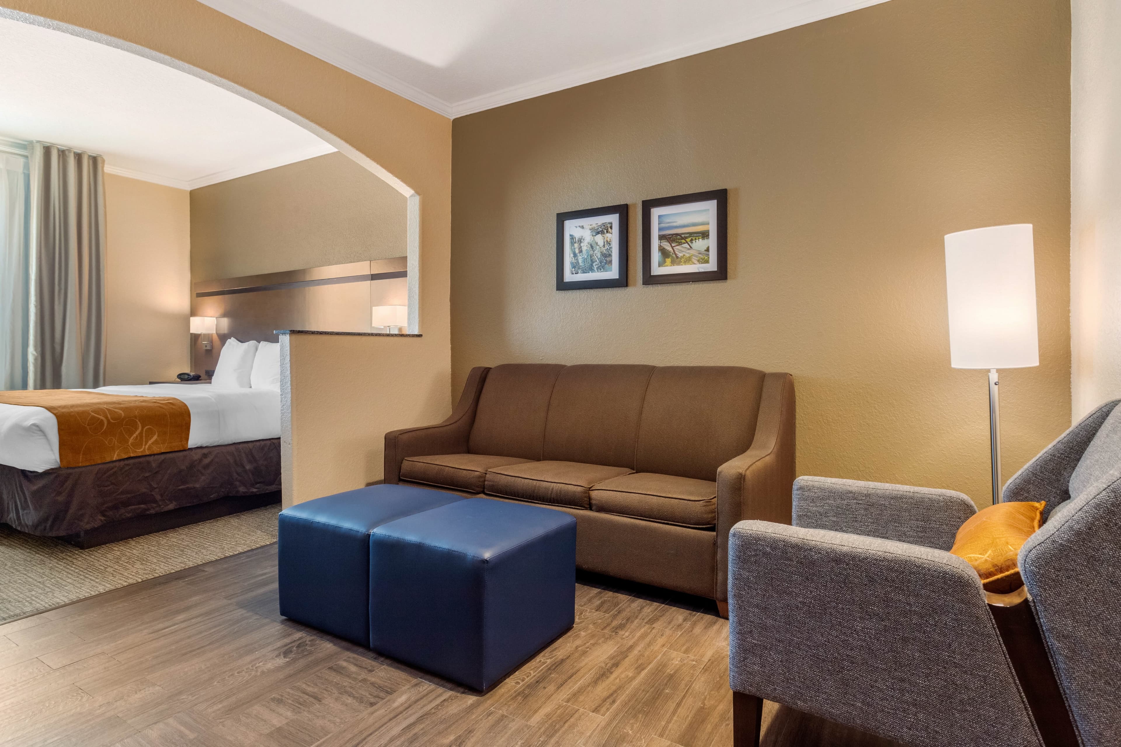 Comfort Suites Baytown I - 10 - Image 5