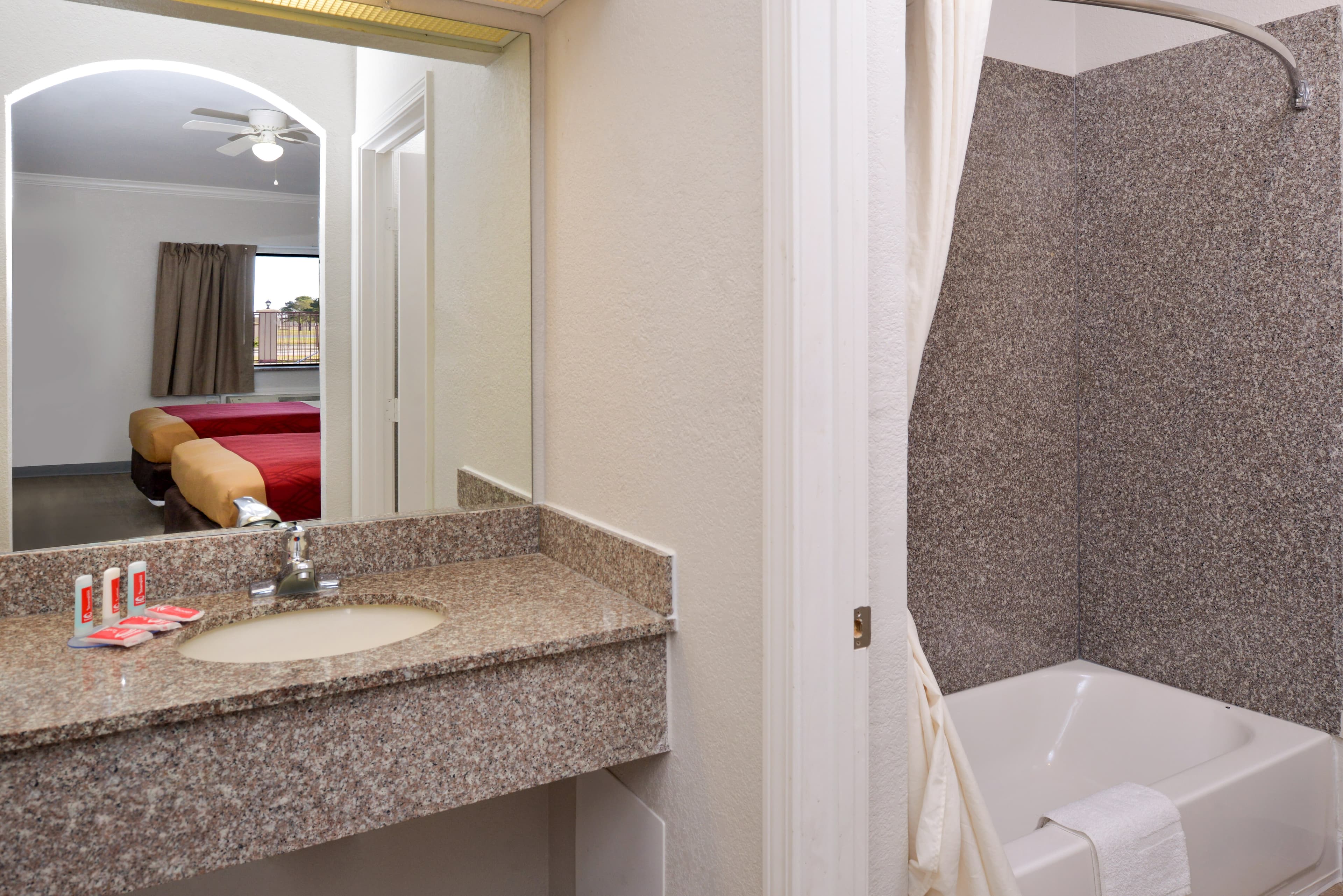 Econo Lodge Inn & Suites Port Arthur near Sabine Pass — 32