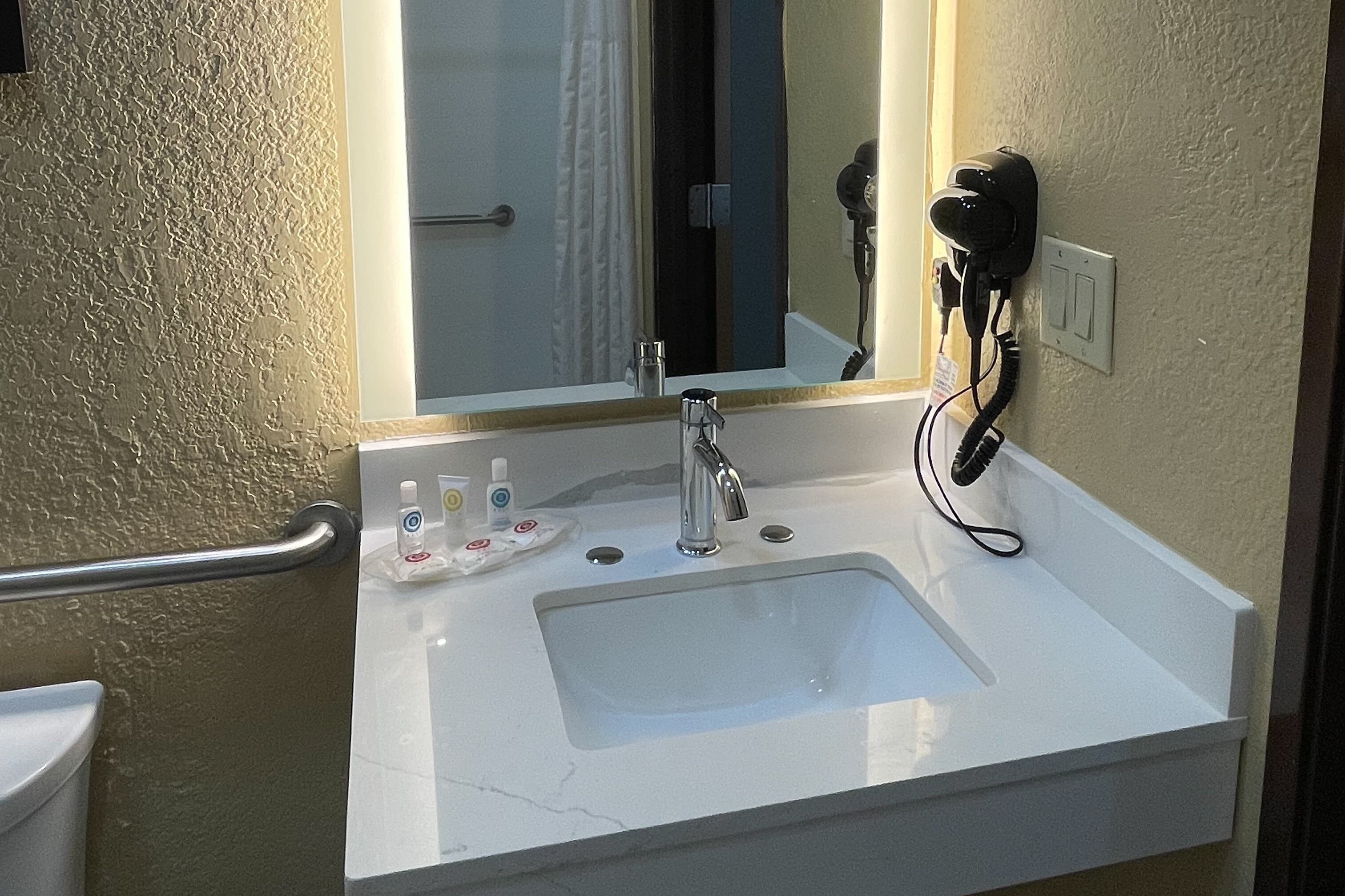 Comfort Suites San Antonio Near Seaworld - Image 3