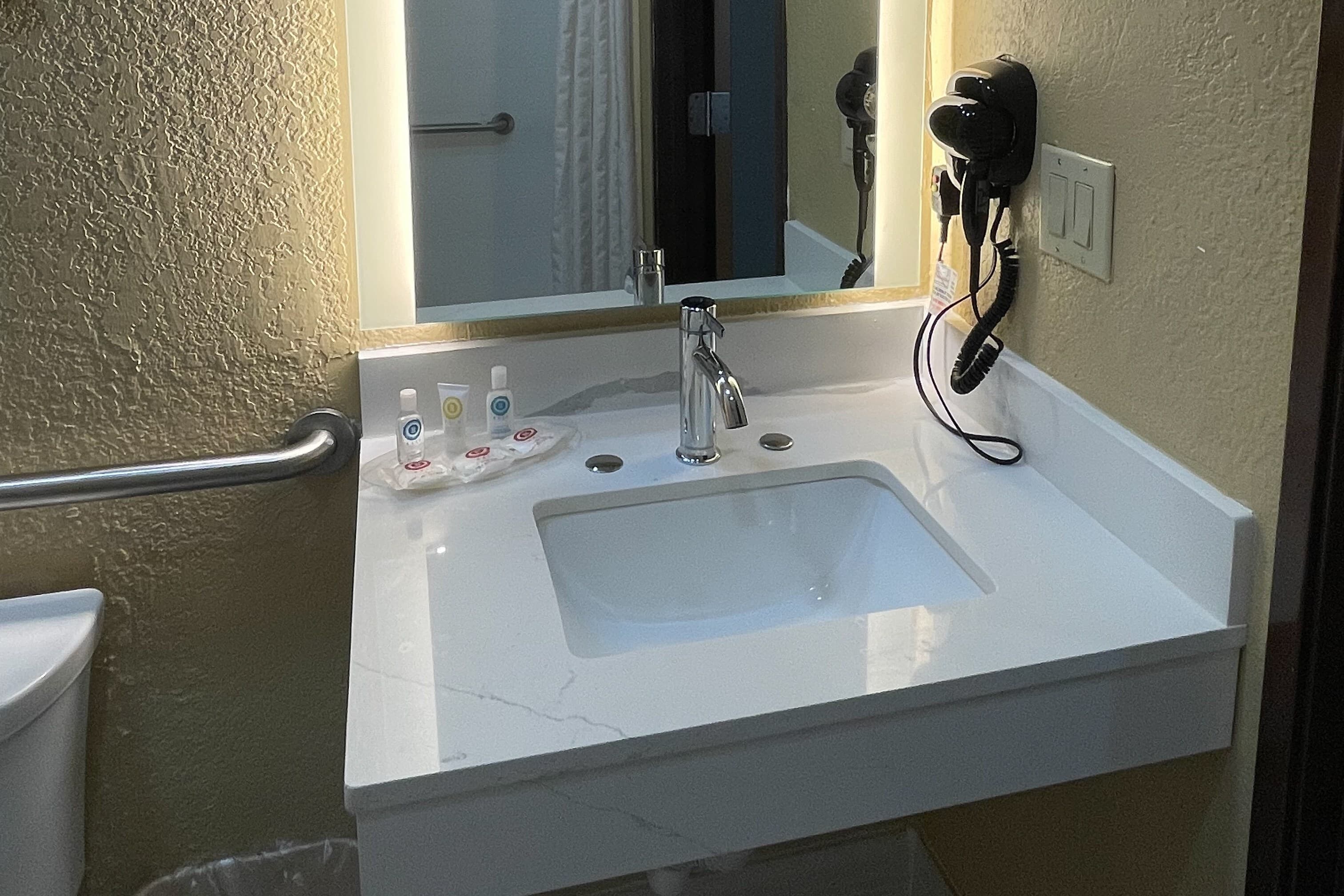 Comfort Suites San Antonio Near Seaworld — 10