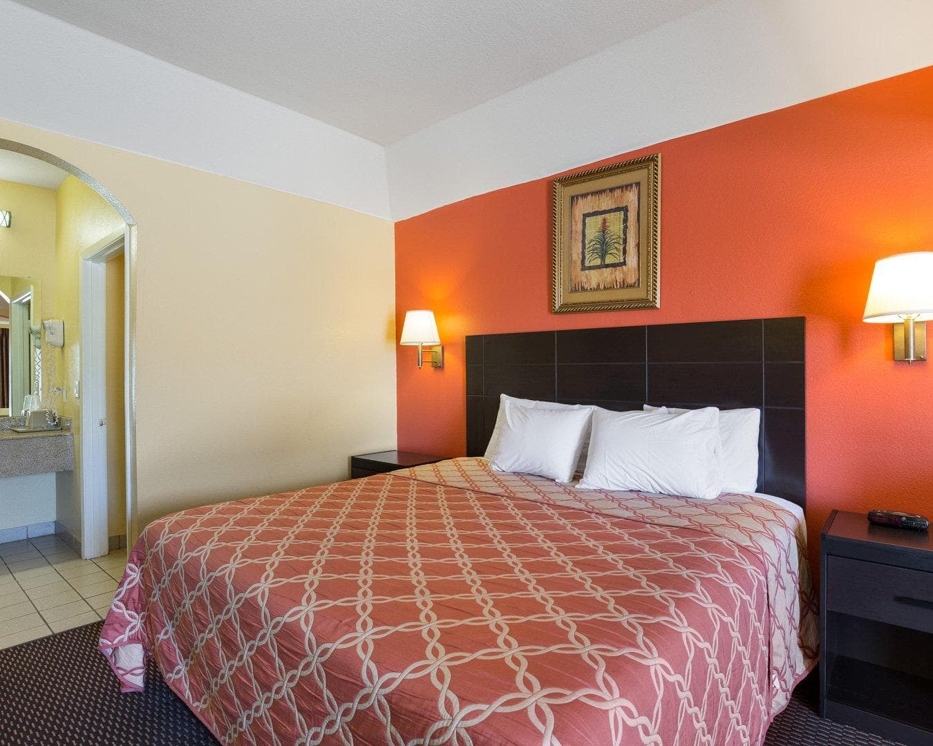 Rodeway Inn & Suites Humble IAH - Image 2