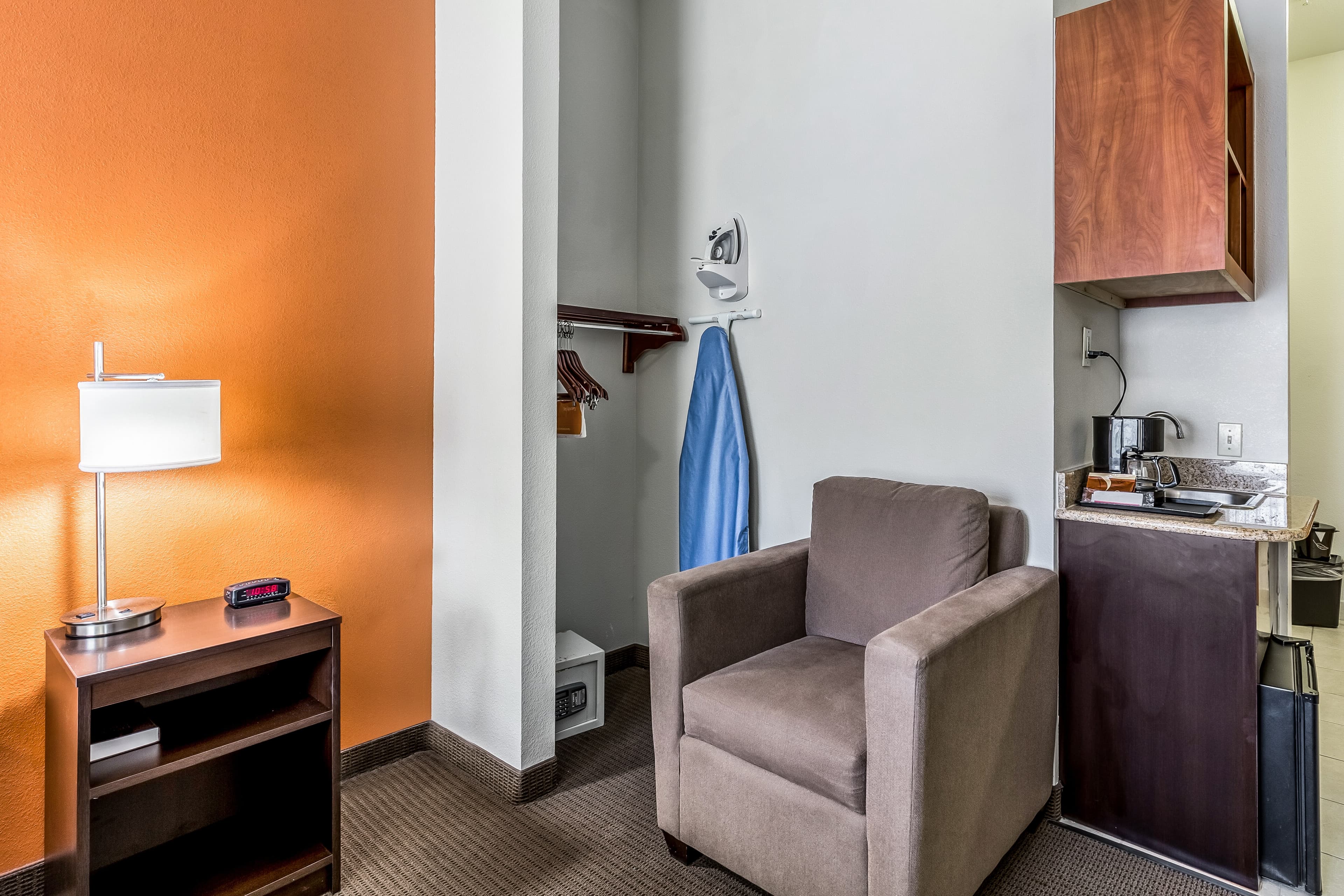 Sleep Inn & Suites Stafford - Sugarland - Image 4