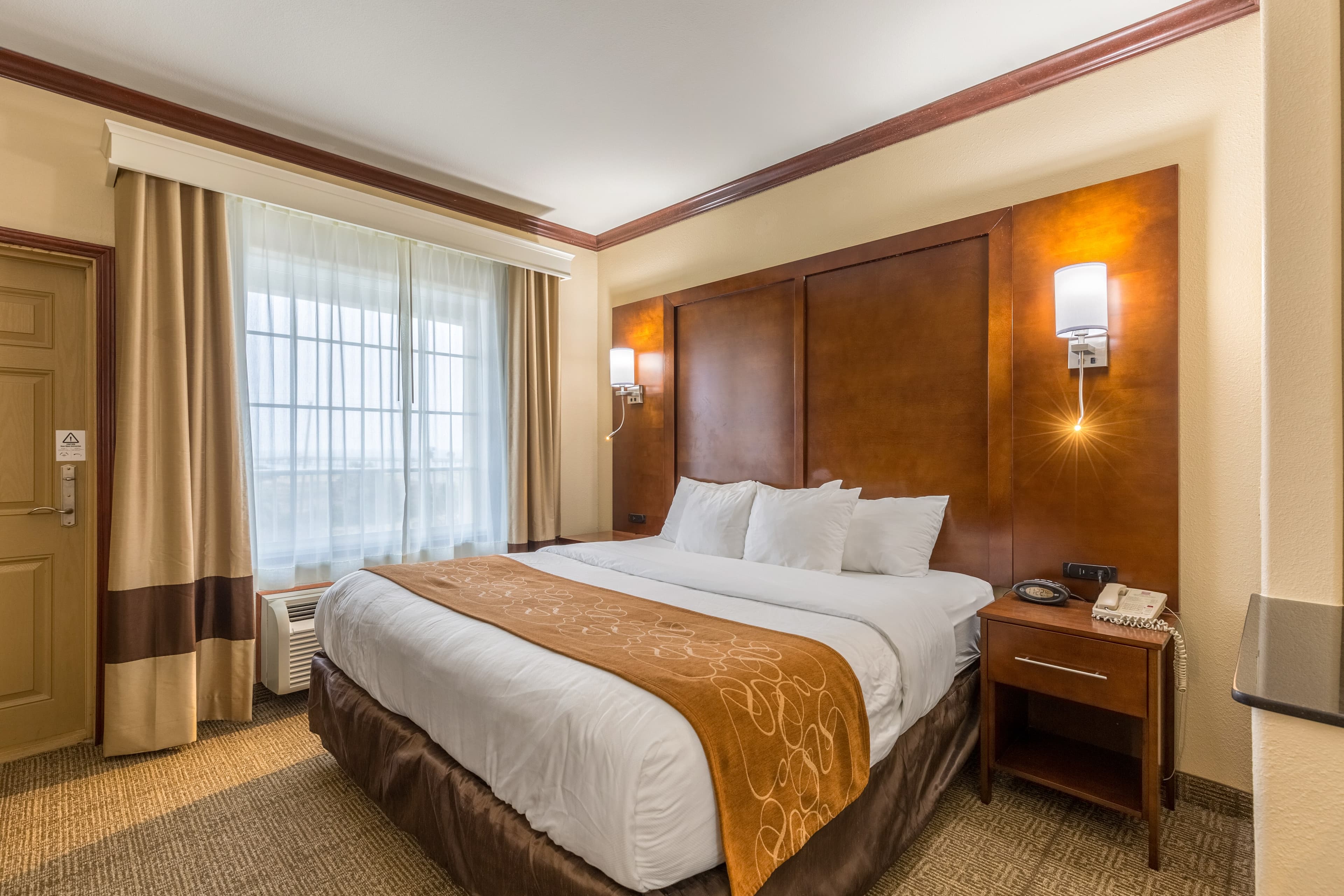 Comfort Suites Galveston Cruise Port Area - Beachside - Image 1