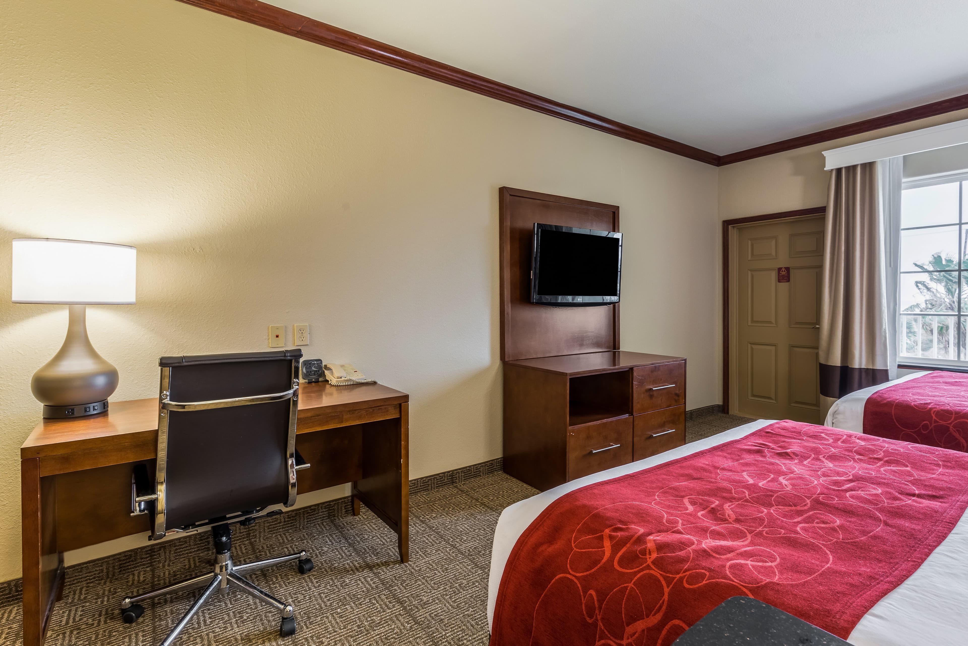 Comfort Suites Galveston Cruise Port Area - Beachside — 11