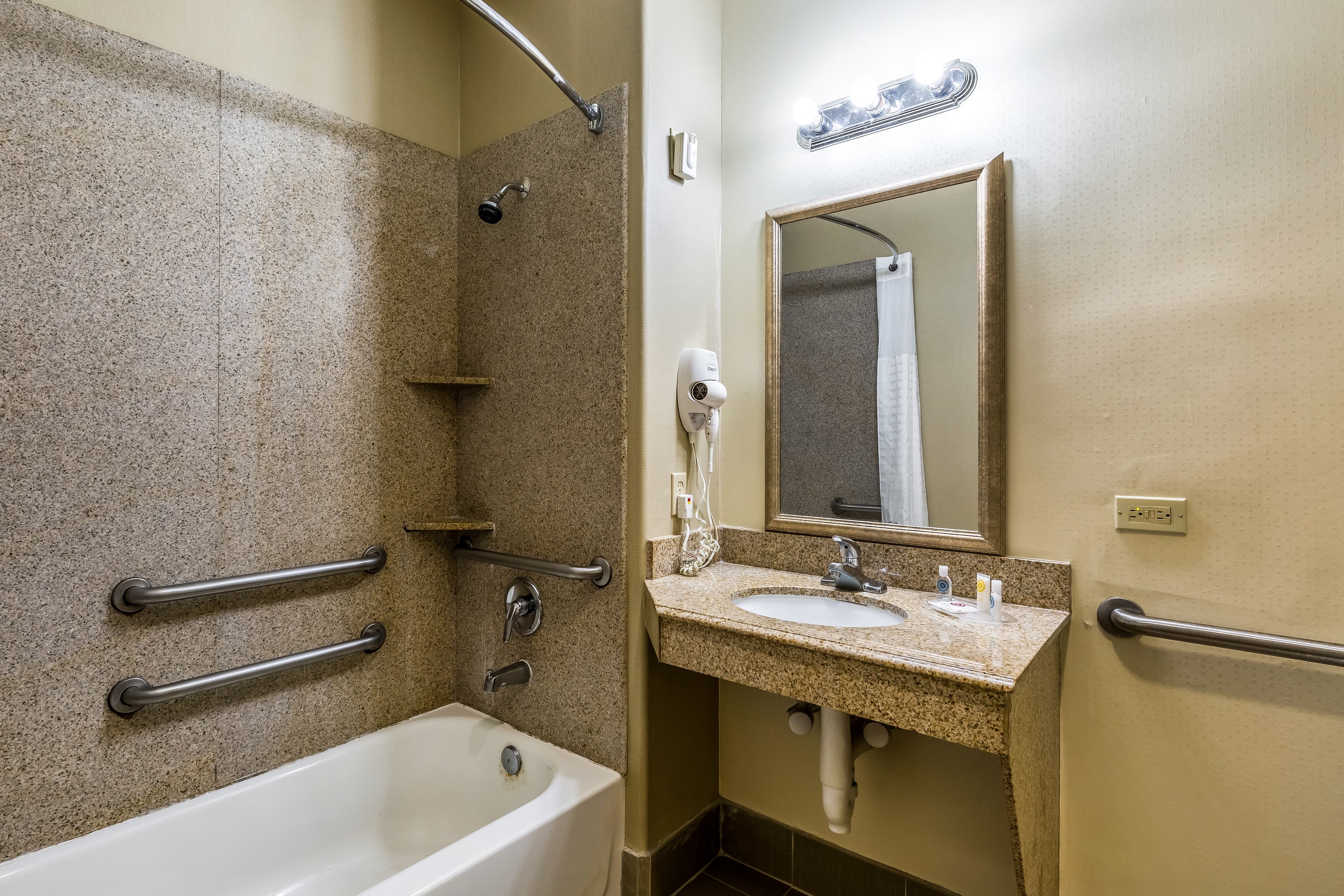 Comfort Suites Galveston Cruise Port Area - Beachside — 21