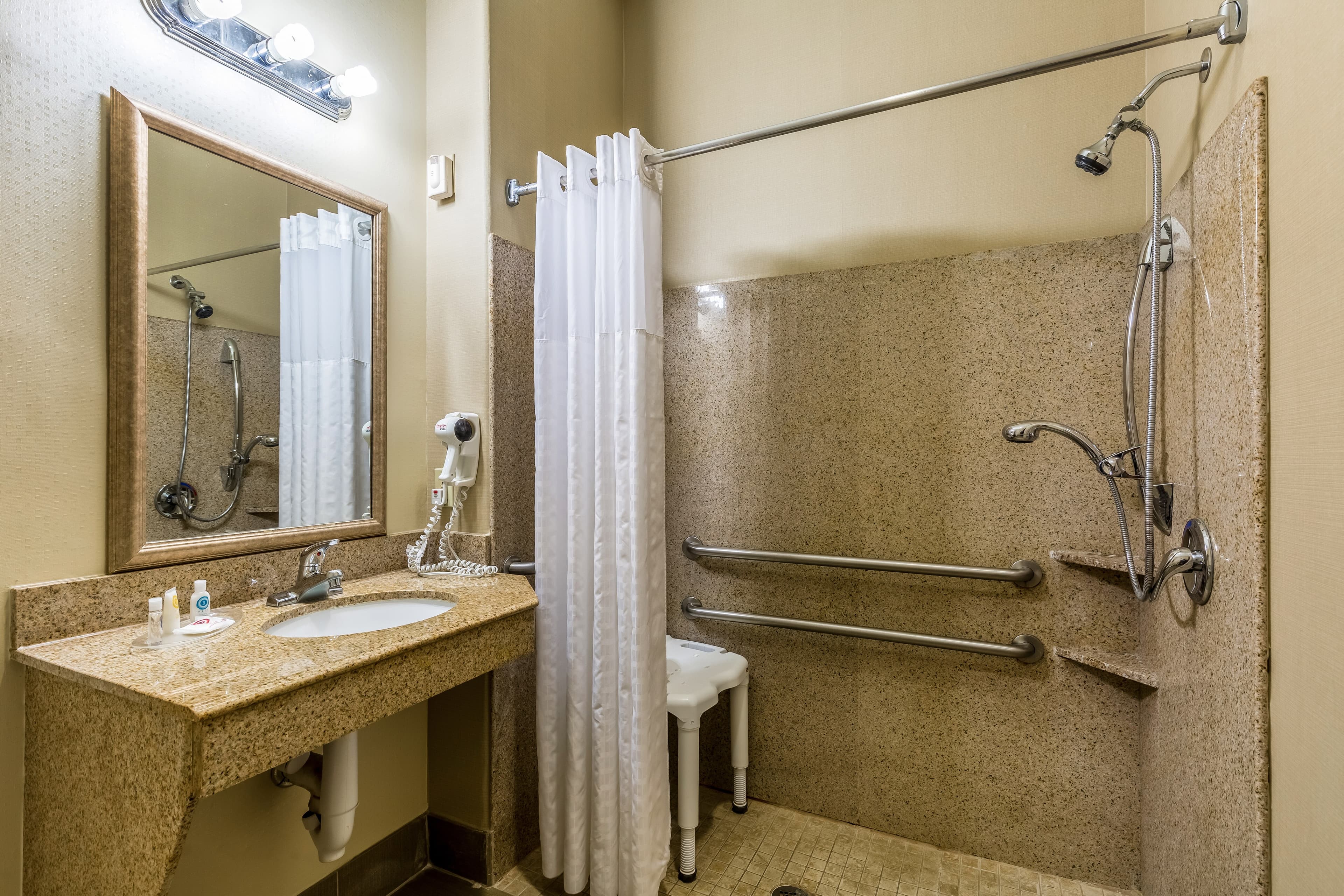 Comfort Suites Galveston Cruise Port Area - Beachside — 26